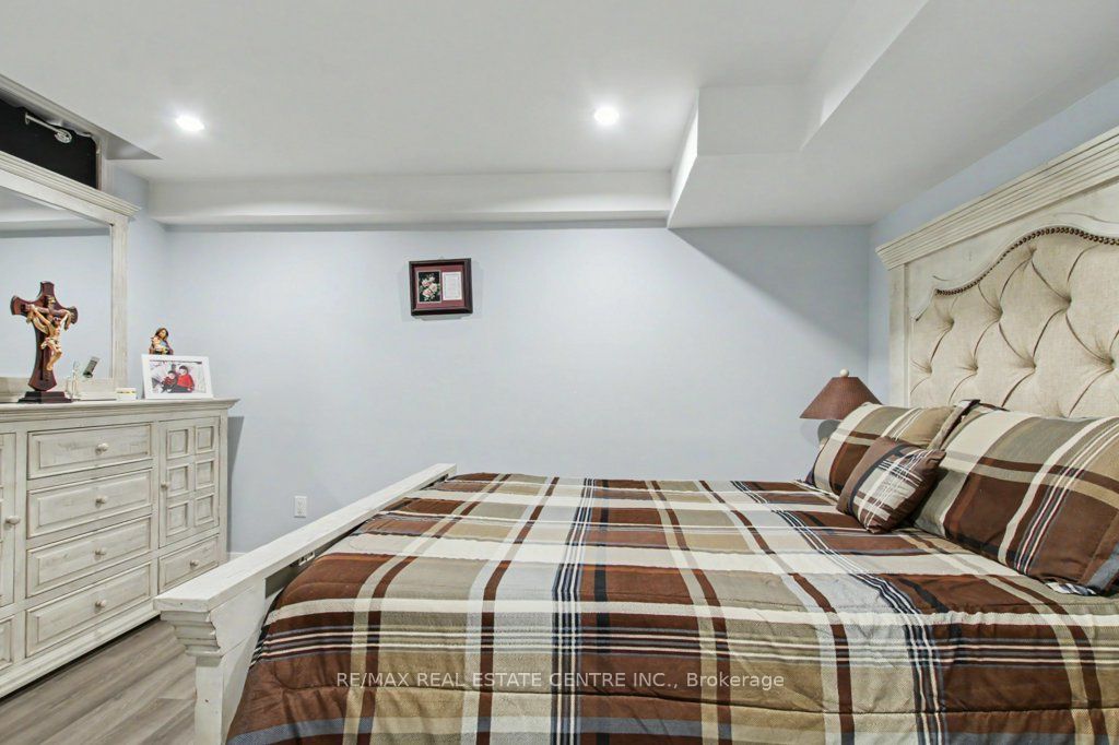 284 Normanhurst Avenue Property Photo 43