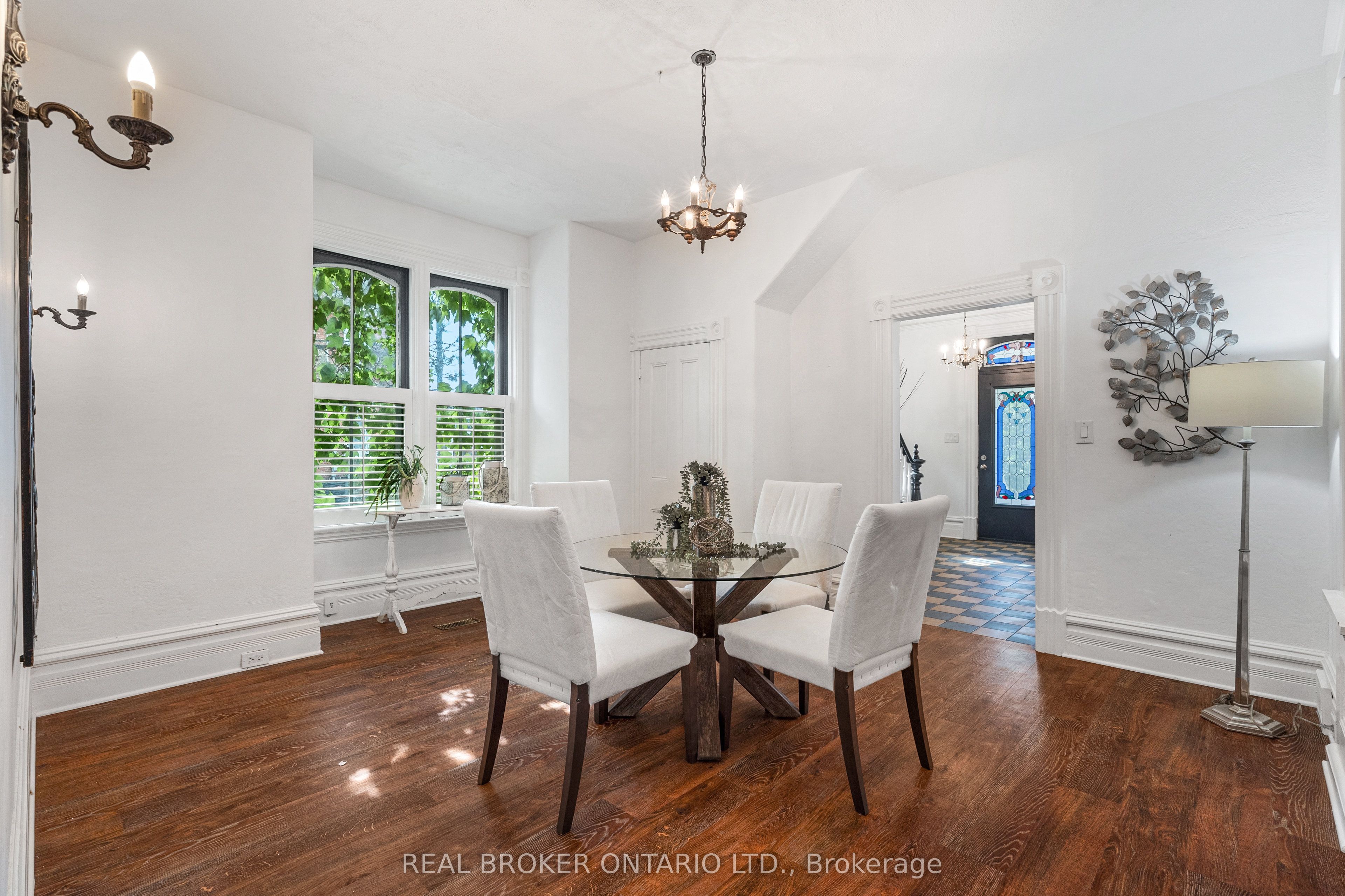 74 Lake Avenue W Property Photo 10