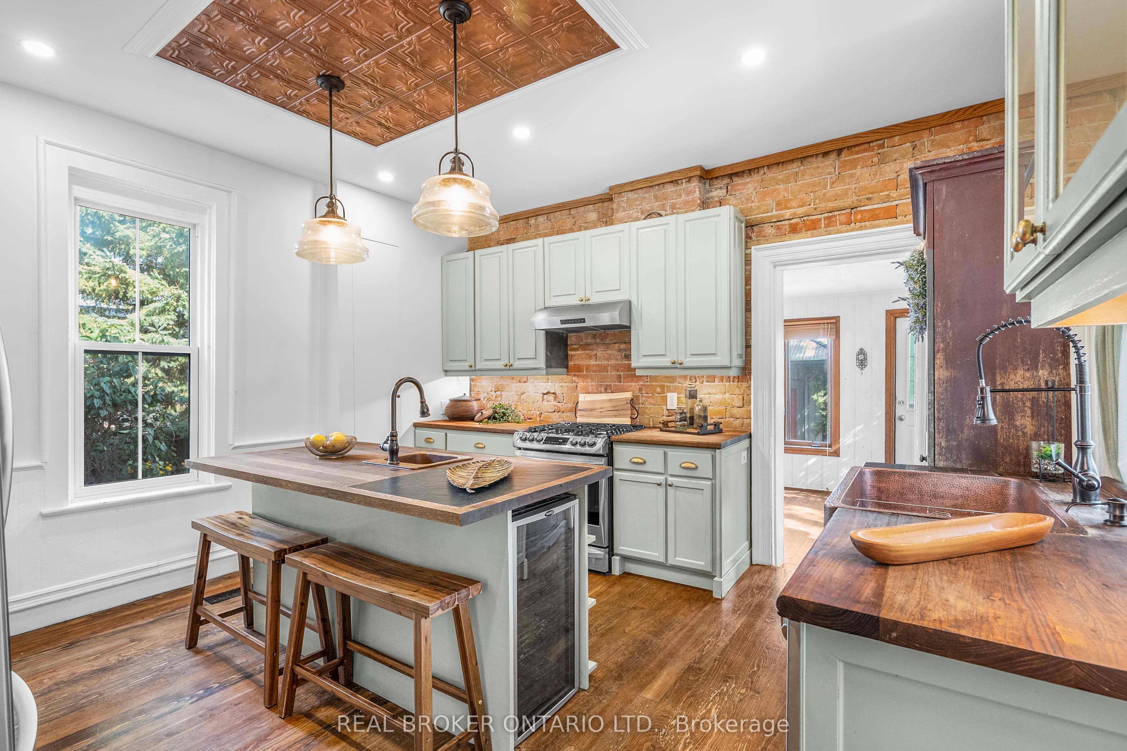 74 Lake Avenue W Property Photo 17