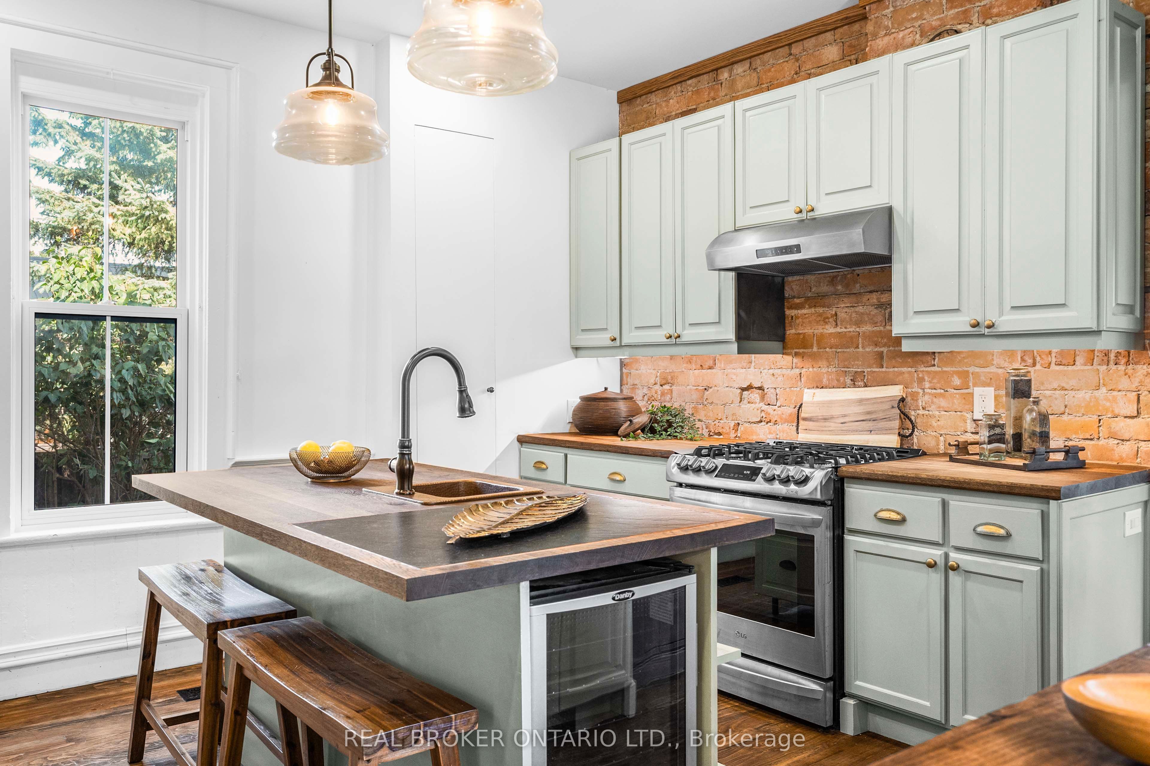 74 Lake Avenue W Property Photo 18