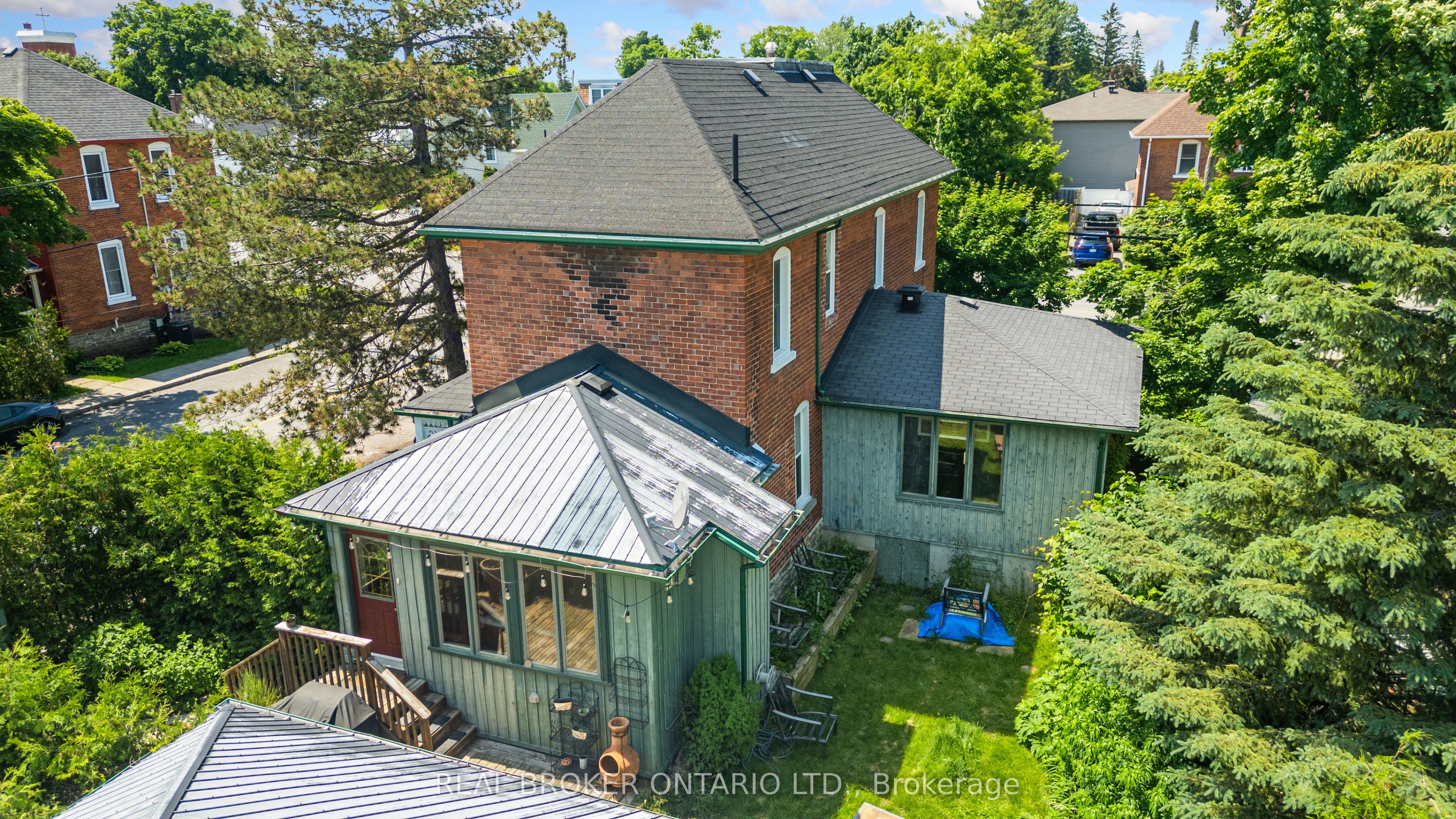 74 Lake Avenue W Property Photo 41