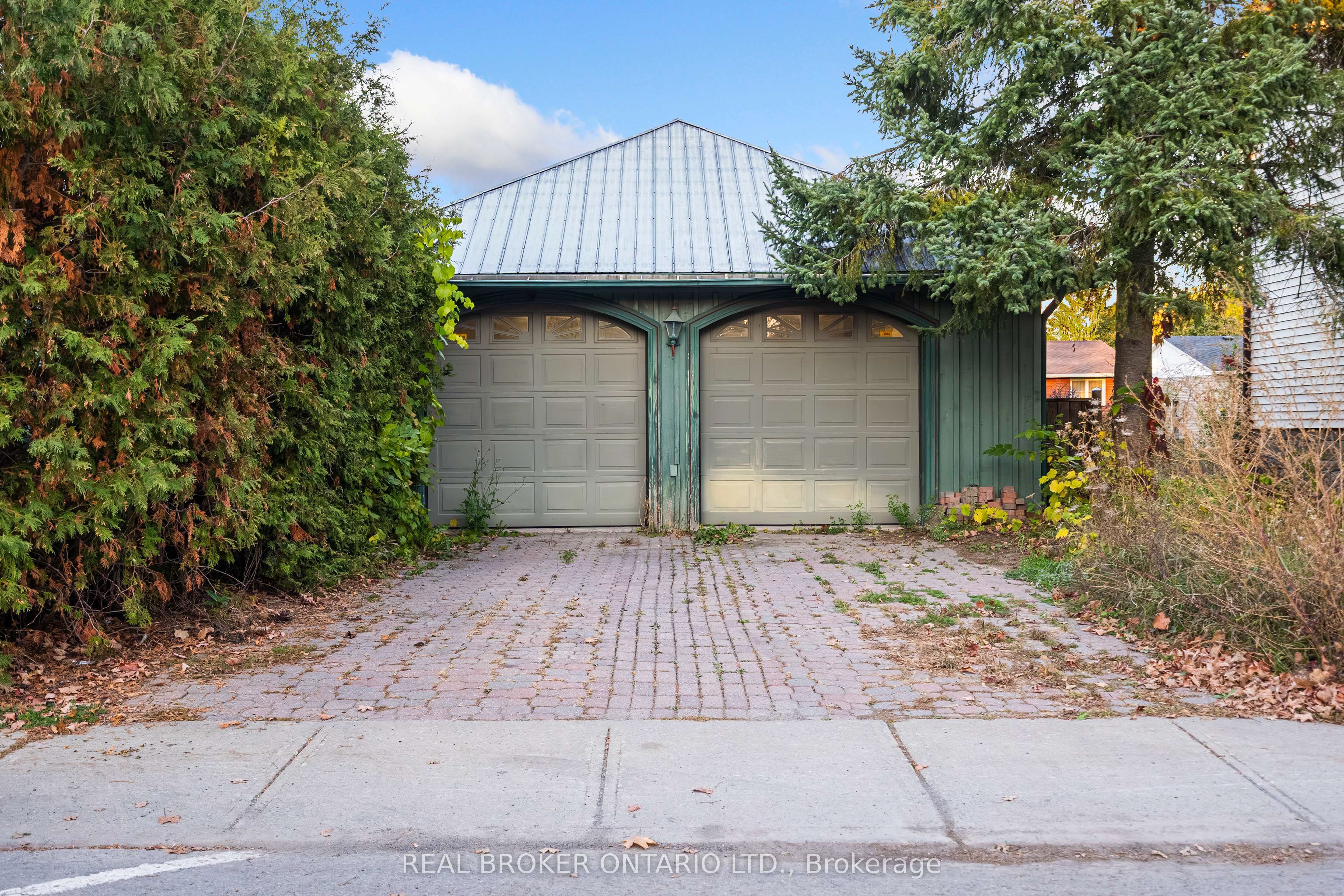 74 Lake Avenue W Property Photo 47