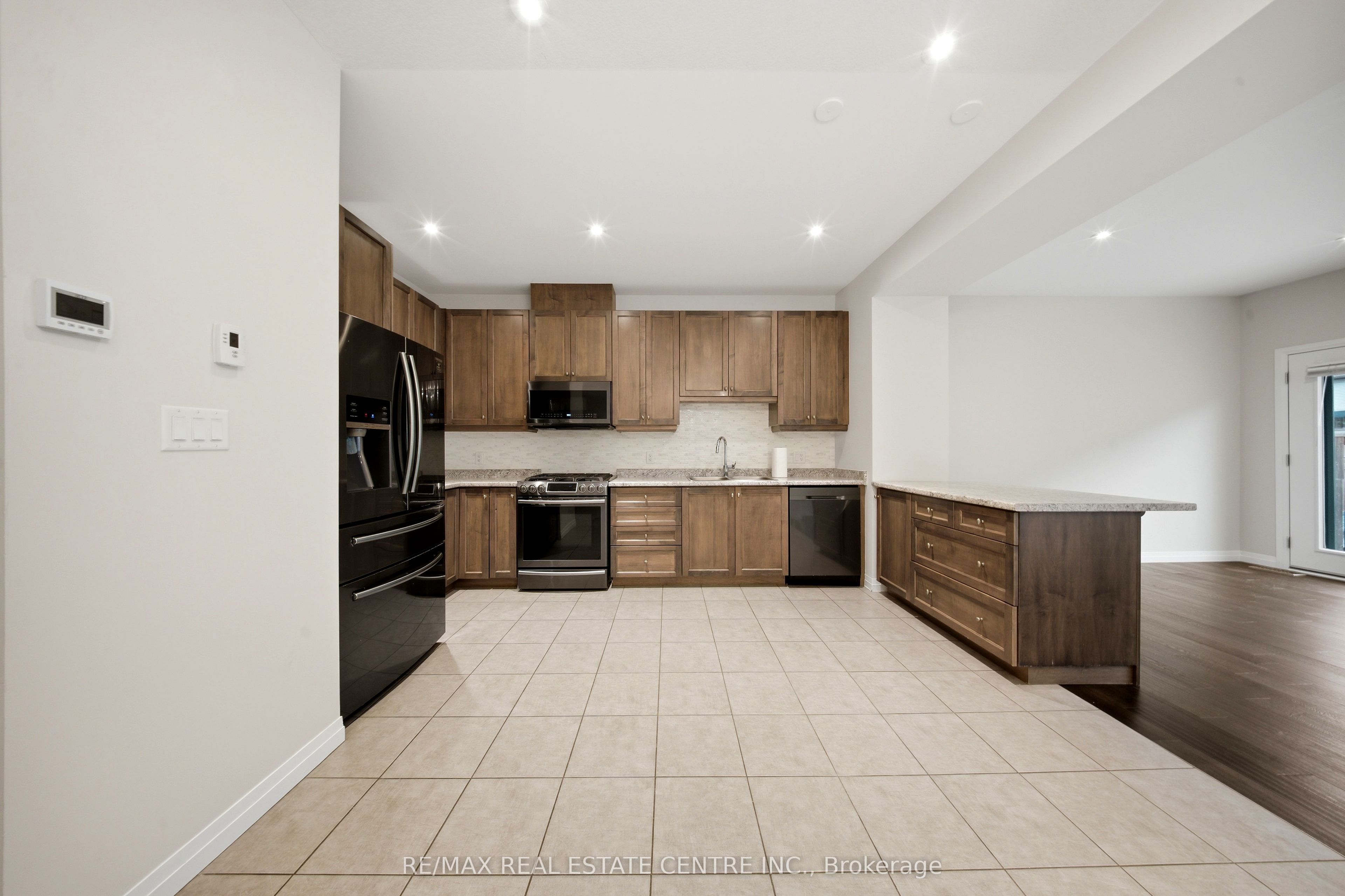 30 Times Square Boulevard 37 Property Photo 9