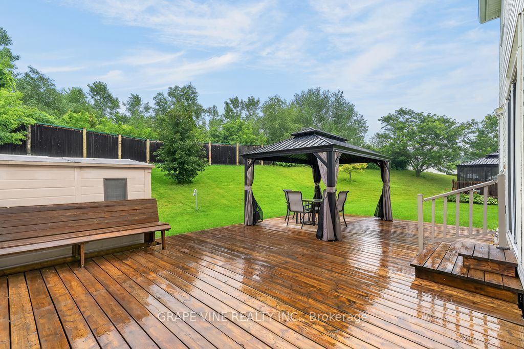 105 Rowallen Place Property Photo 33