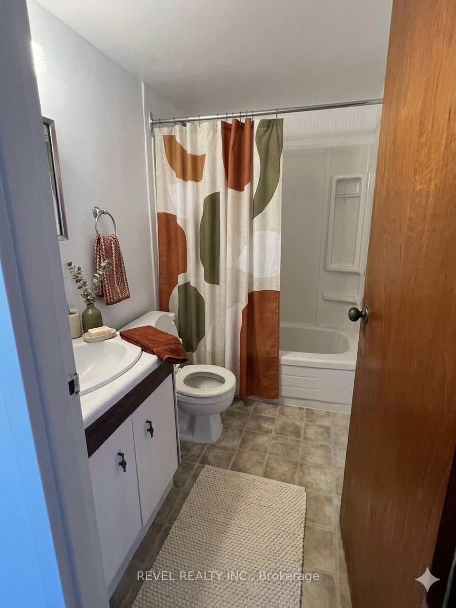 359 Geneva Street S 407 Property Photo 7