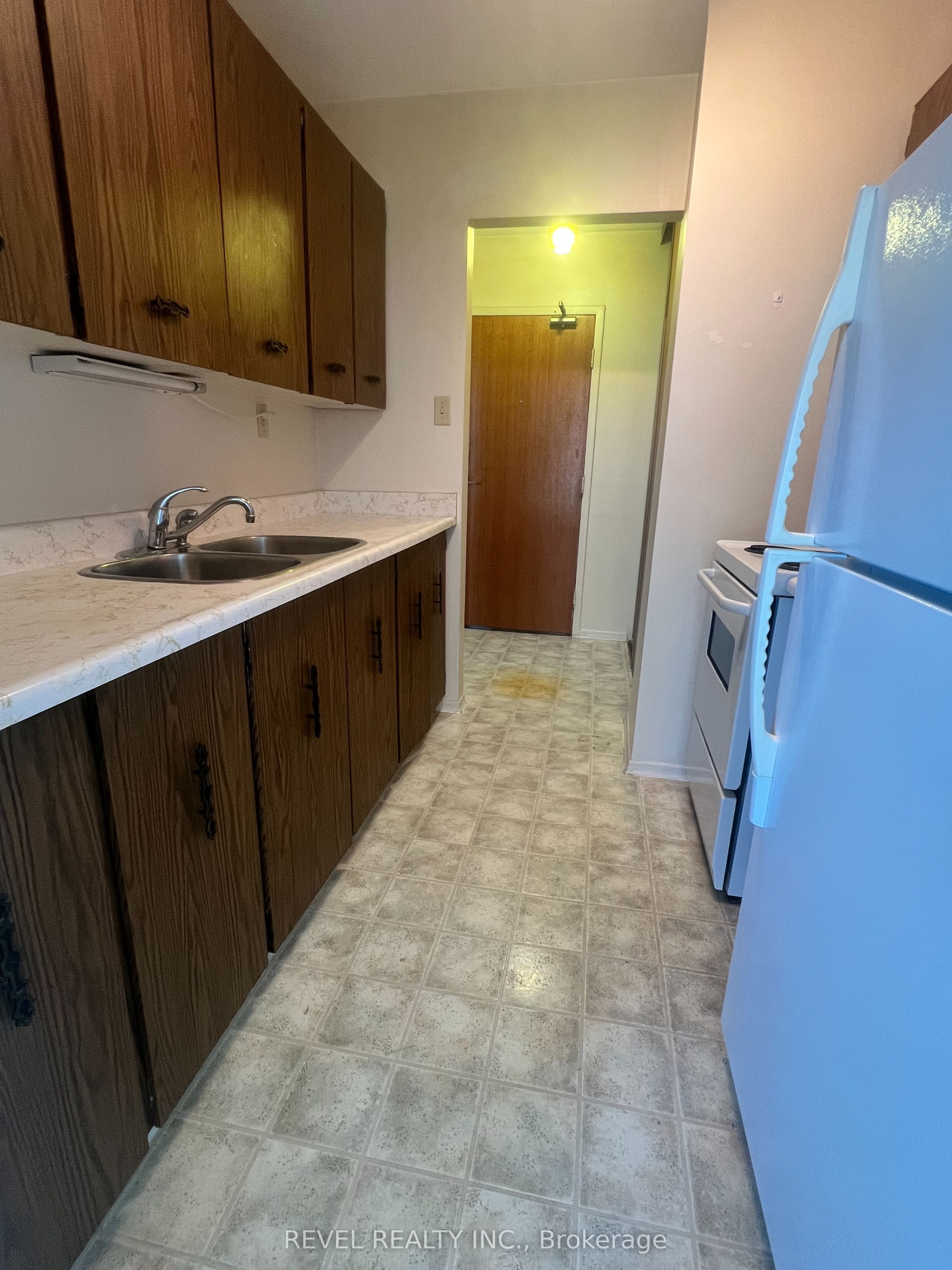 359 Geneva Street S 407 Property Photo 14