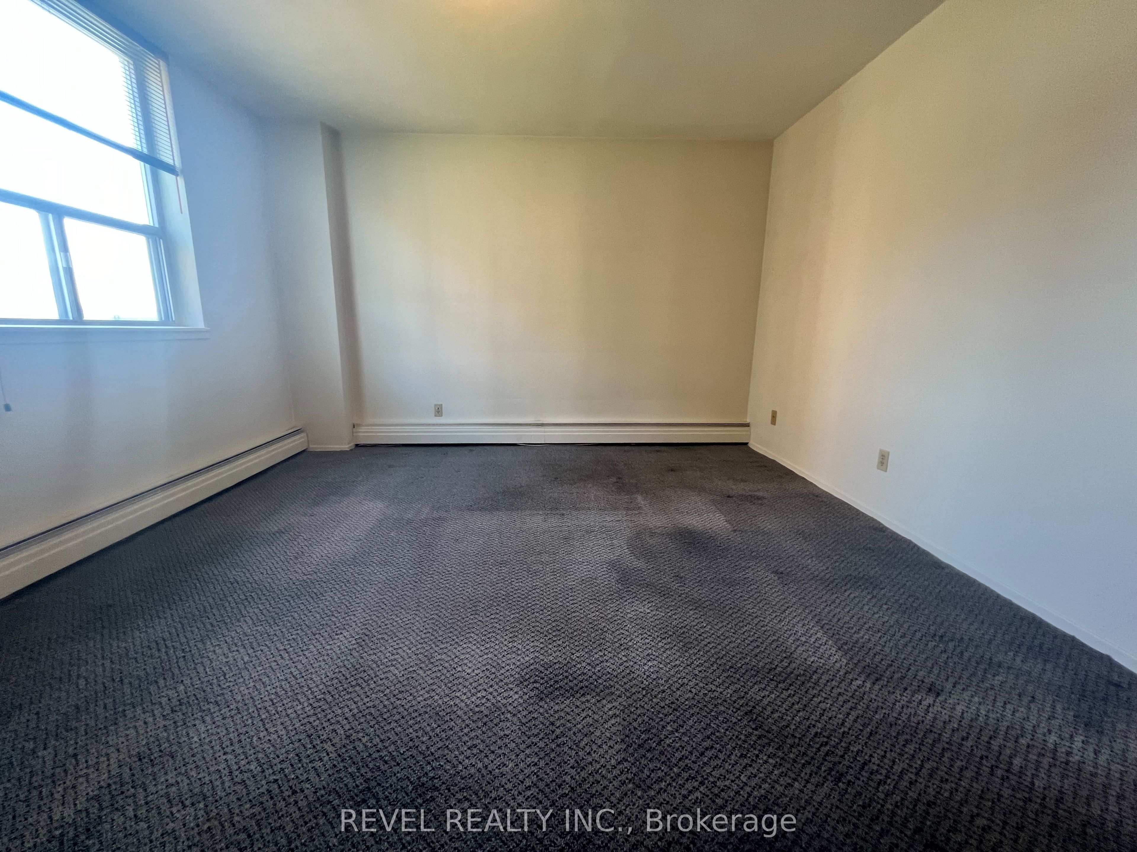 359 Geneva Street S 407 Property Photo 29