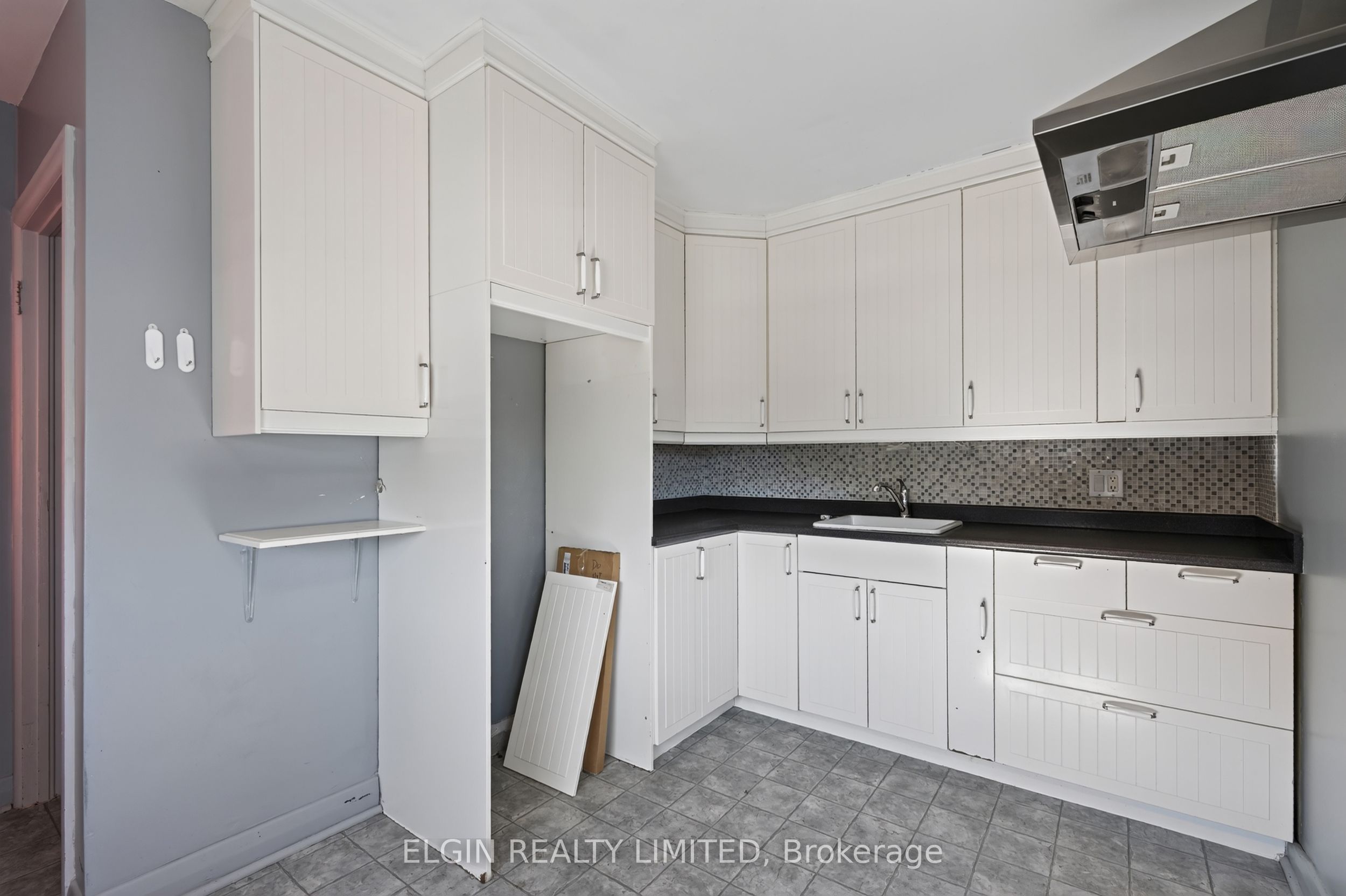 90 Dunkirk Drive Property Photo 3