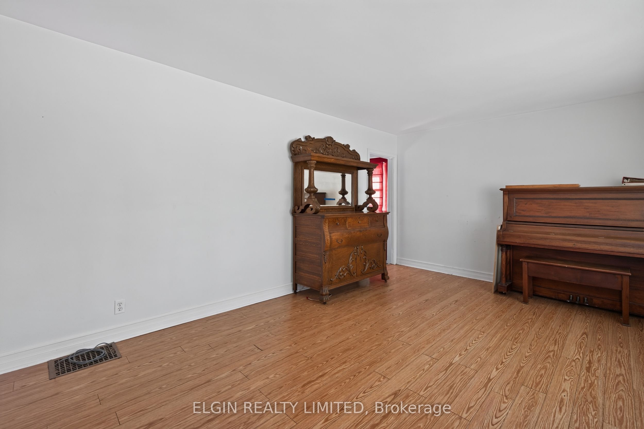 90 Dunkirk Drive Property Photo 4