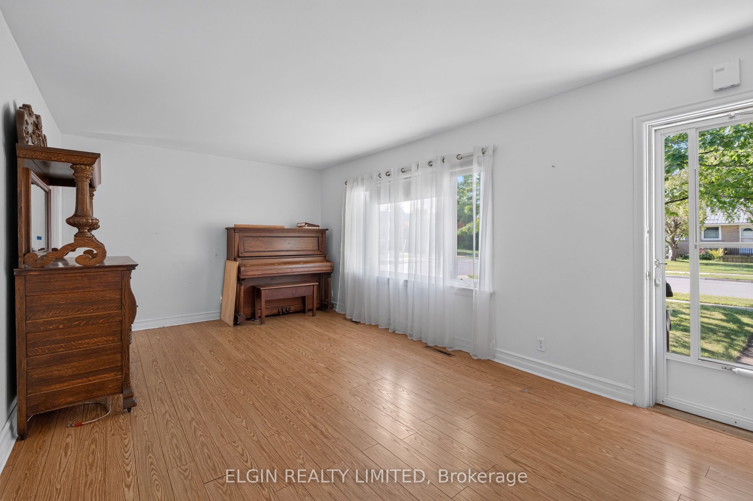 90 Dunkirk Drive Property Photo 6