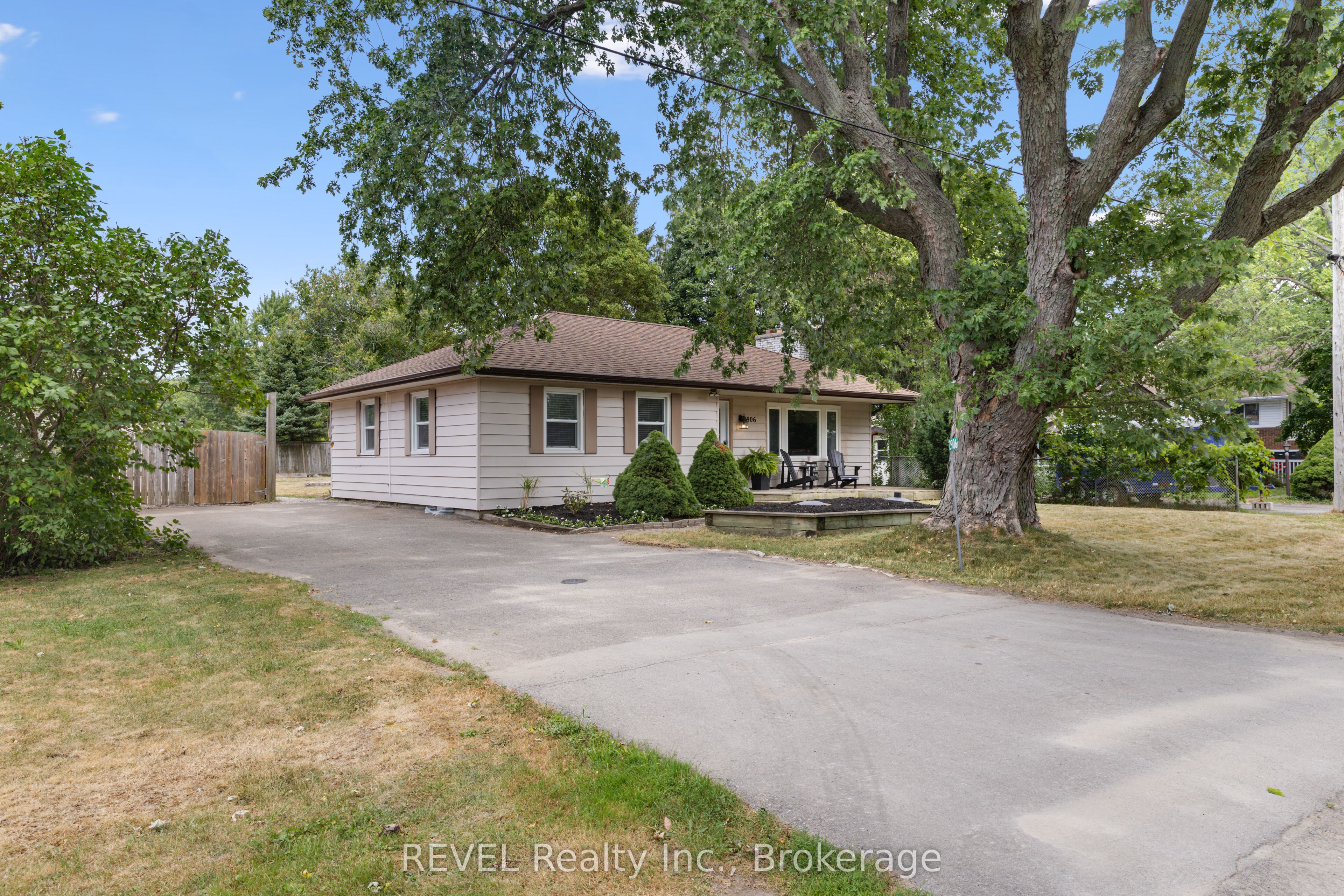2906 June Road Property Photo 1