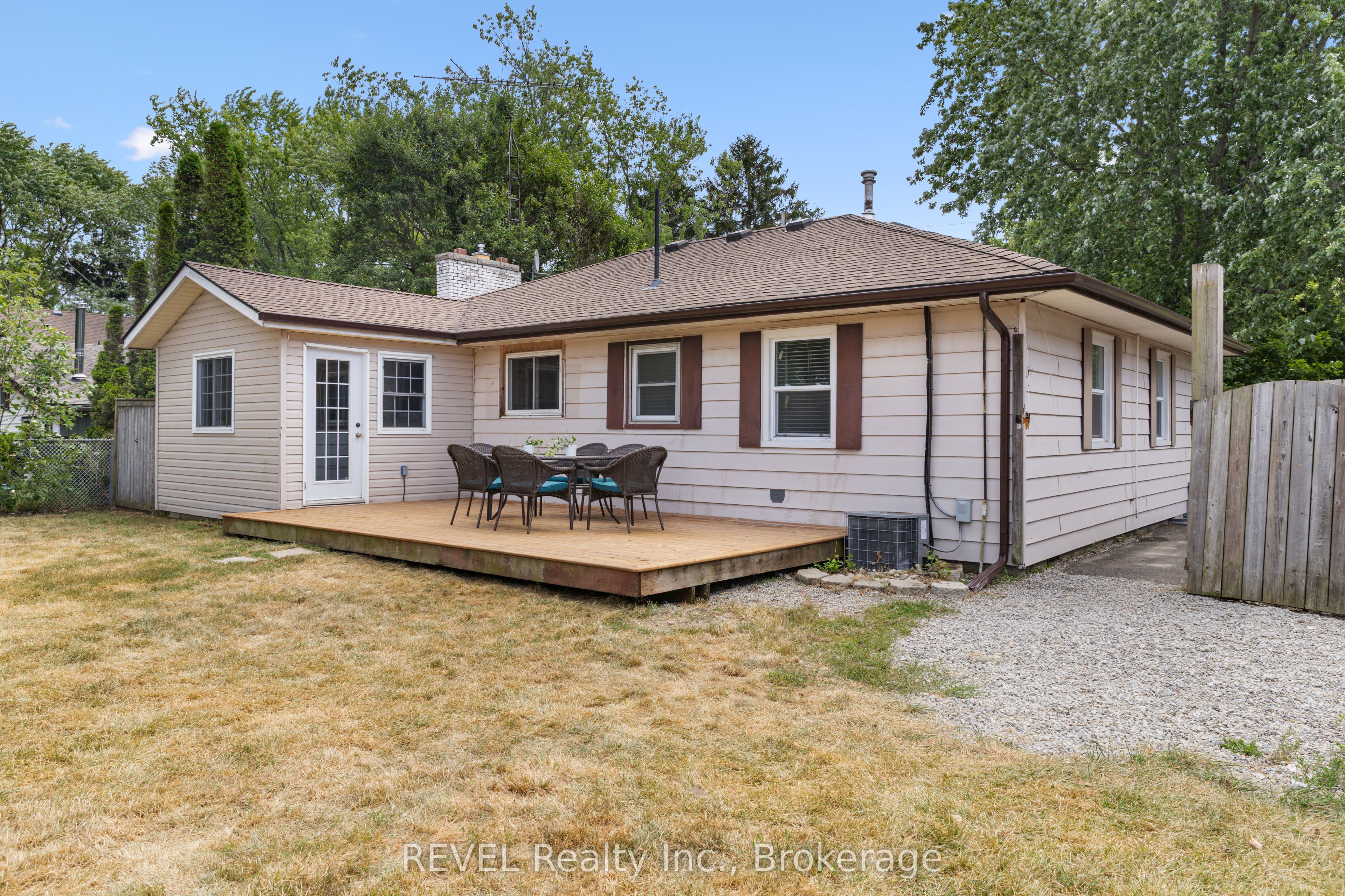 2906 June Road Property Photo 2