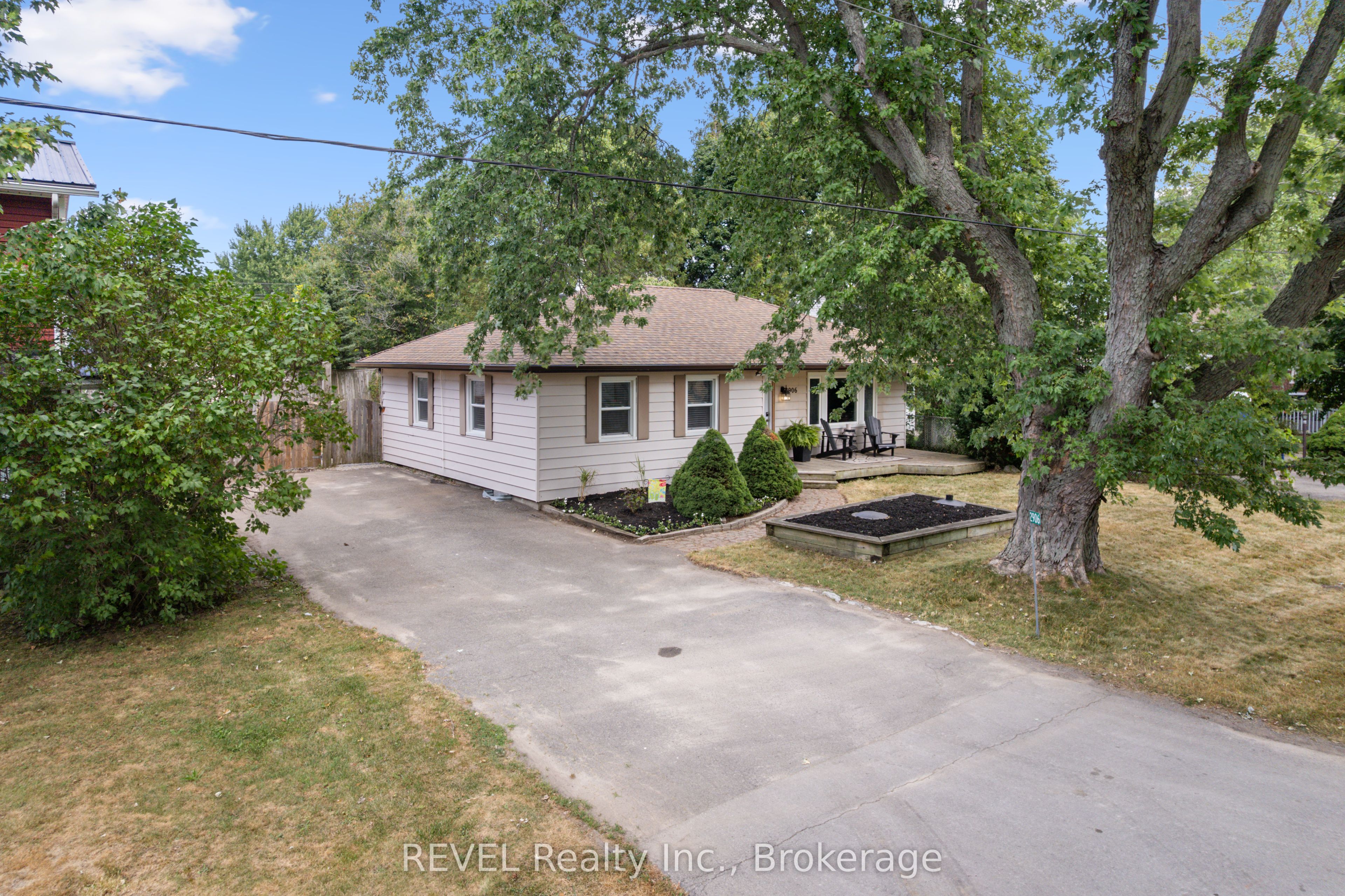 2906 June Road Property Photo 7