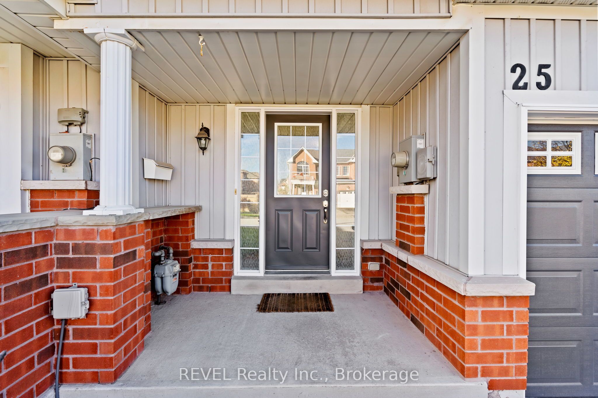 25 Colonel Lyall Street Property Photo 3