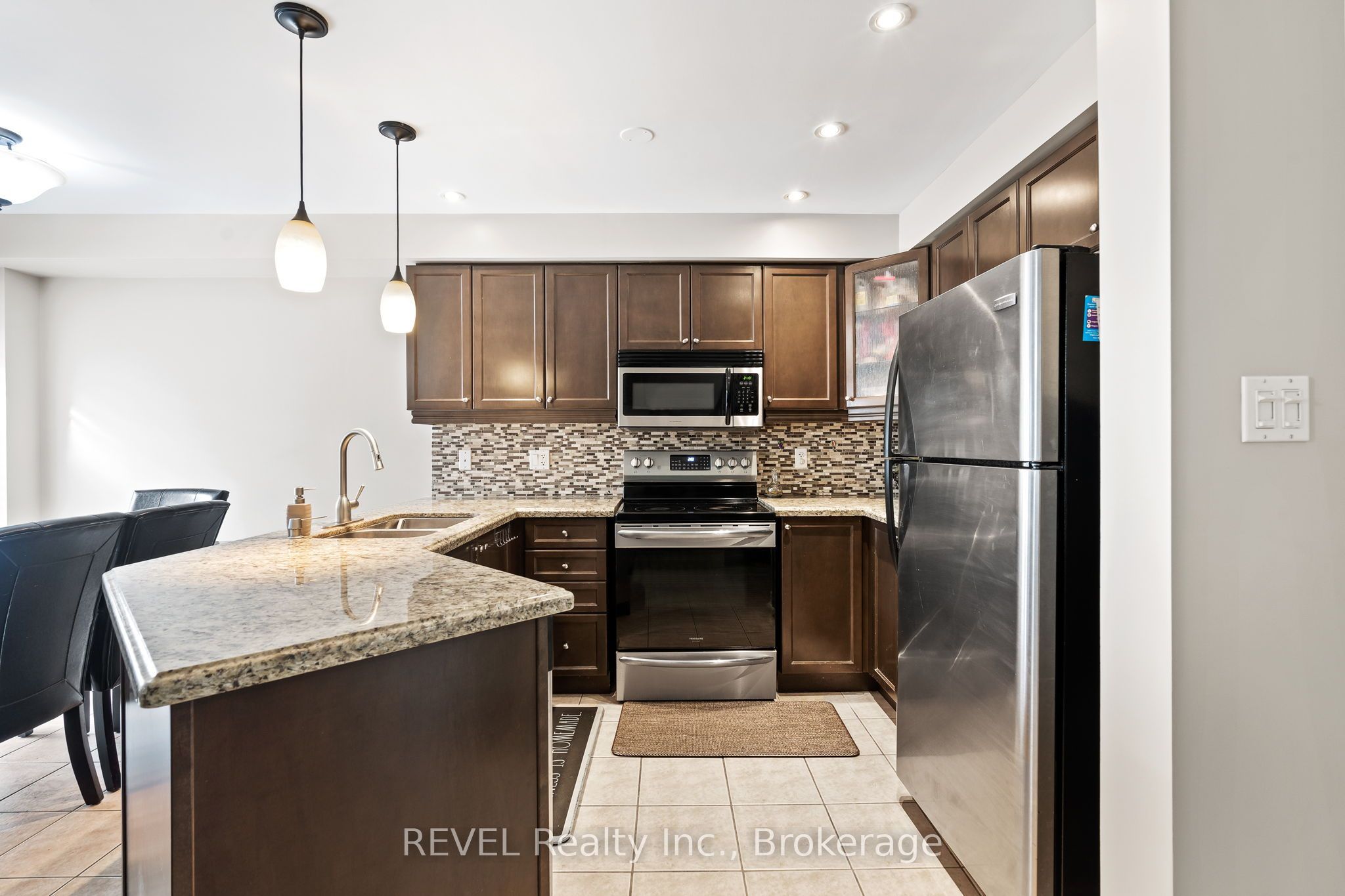 25 Colonel Lyall Street Property Photo 7