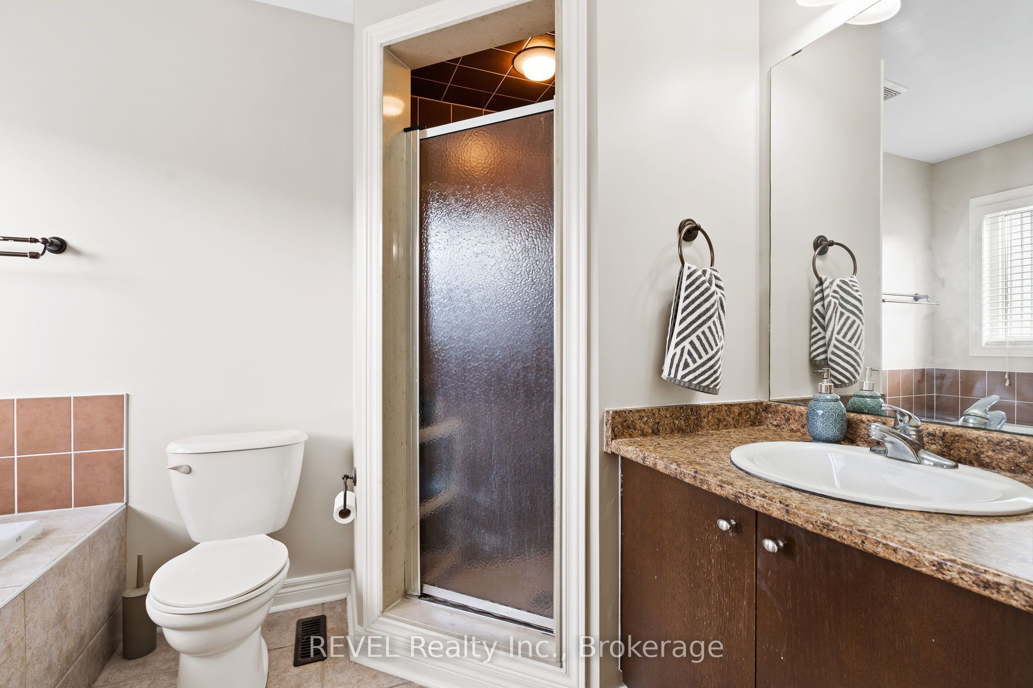 25 Colonel Lyall Street Property Photo 15