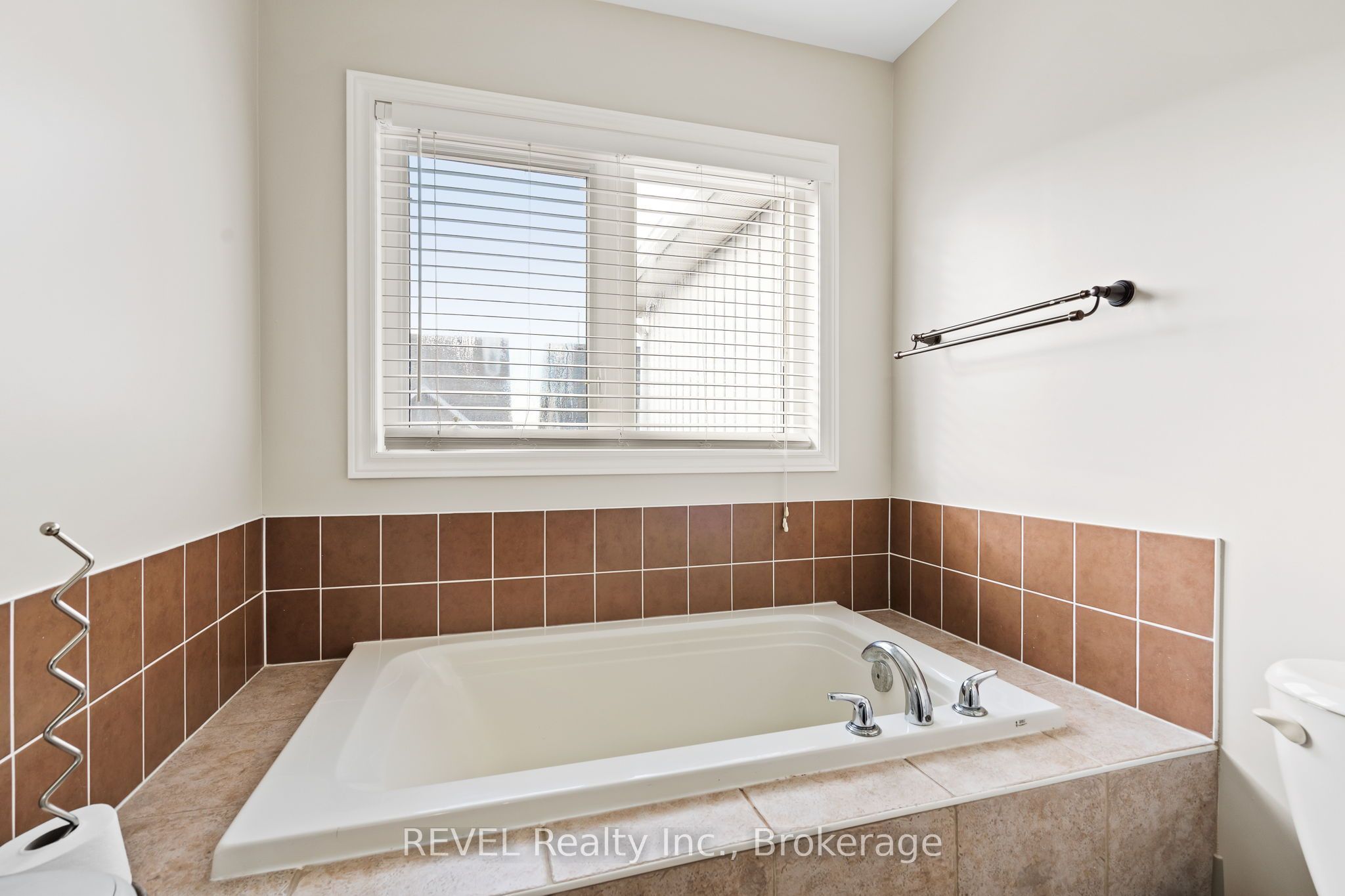 25 Colonel Lyall Street Property Photo 16