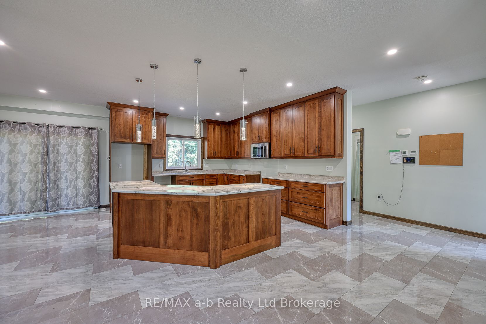 287 24 Highway W Road Property Photo 16