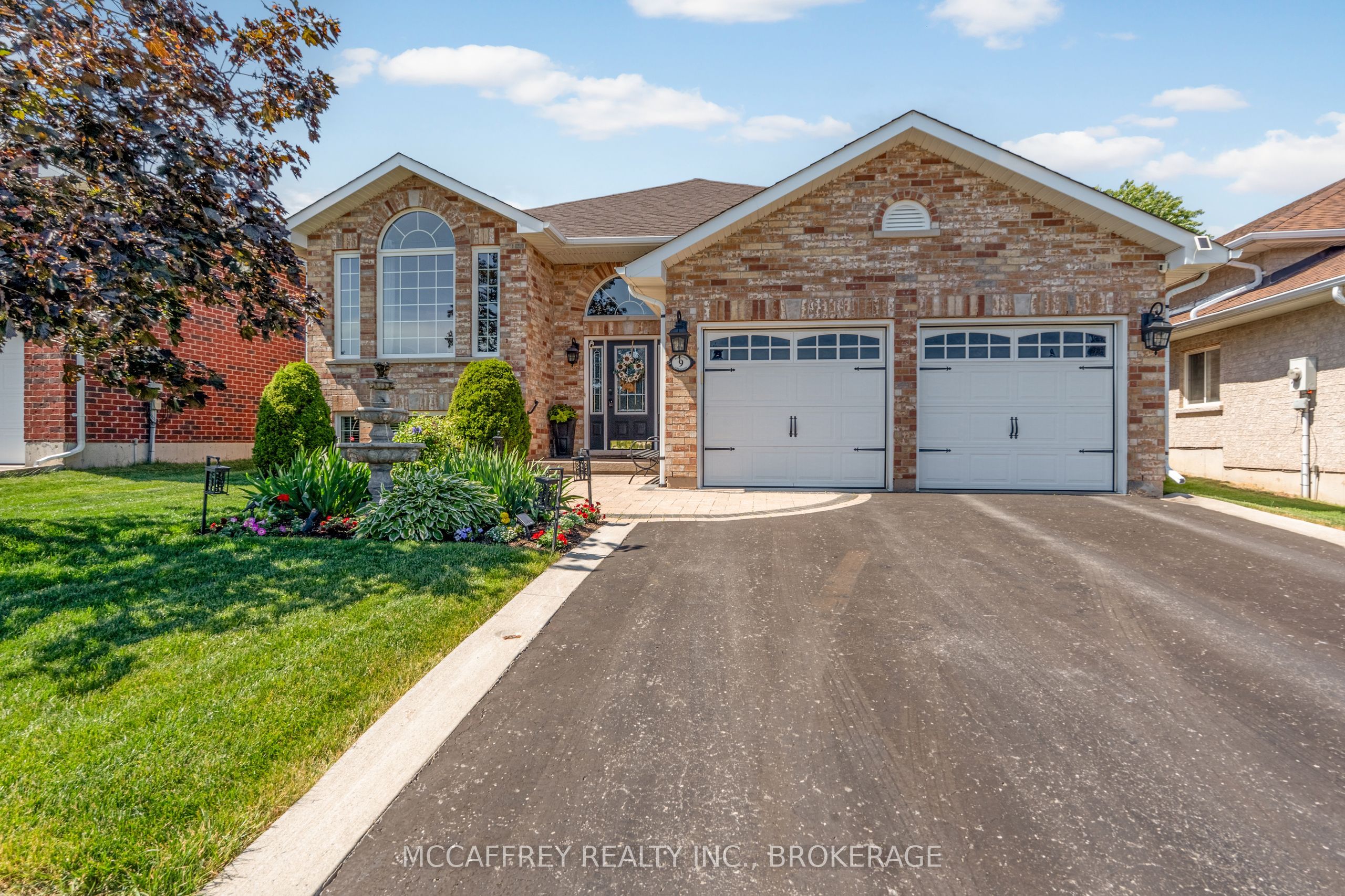 9 Hartwood Crescent Property Photo 1