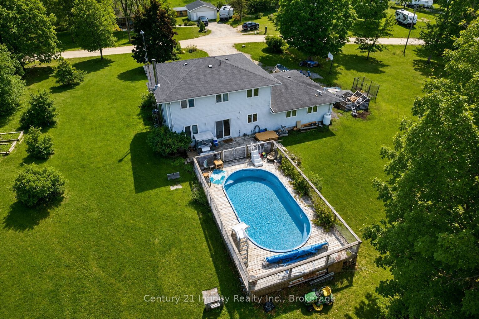 460 Pigden Road Property Photo 3
