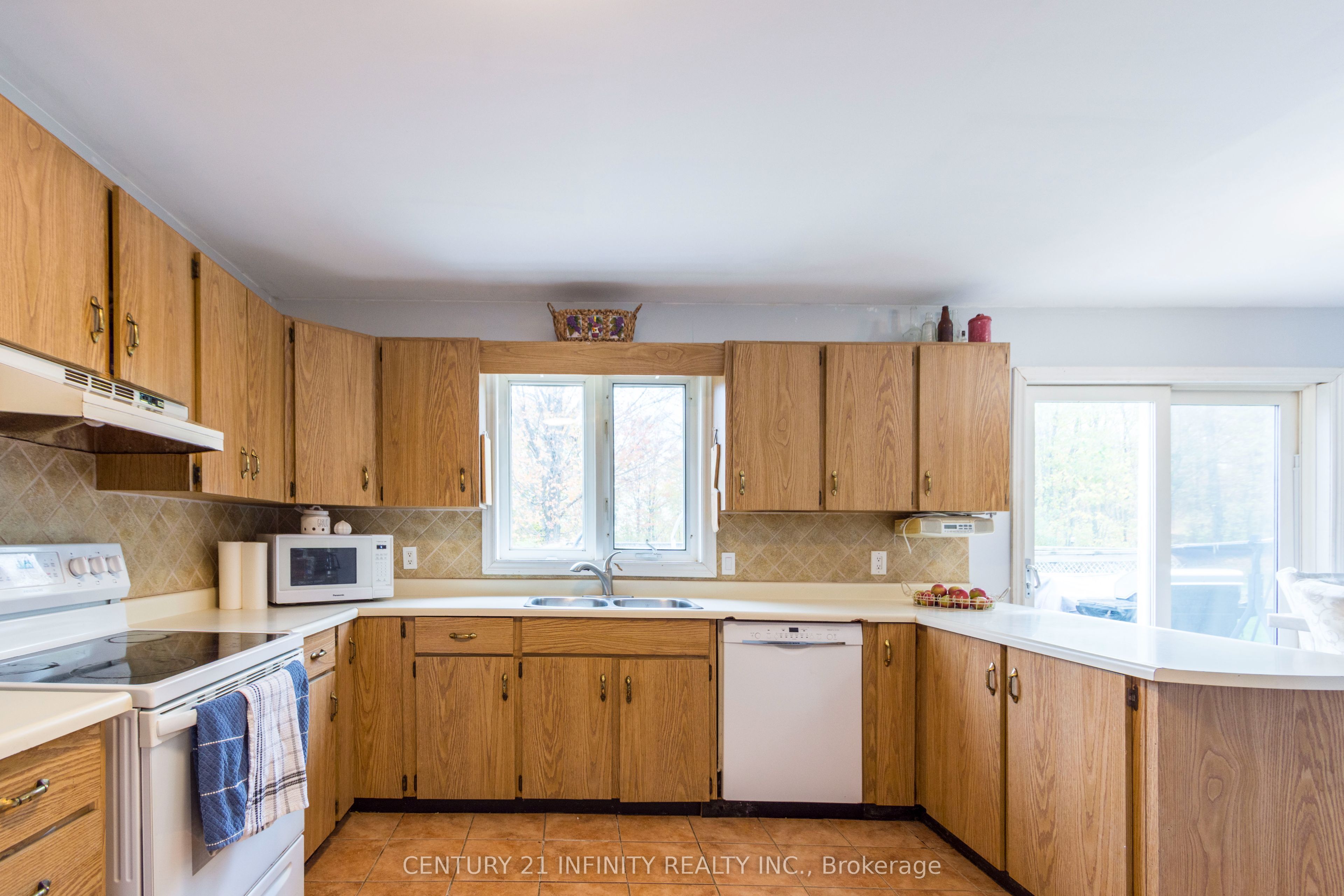 460 Pigden Road Property Photo 16