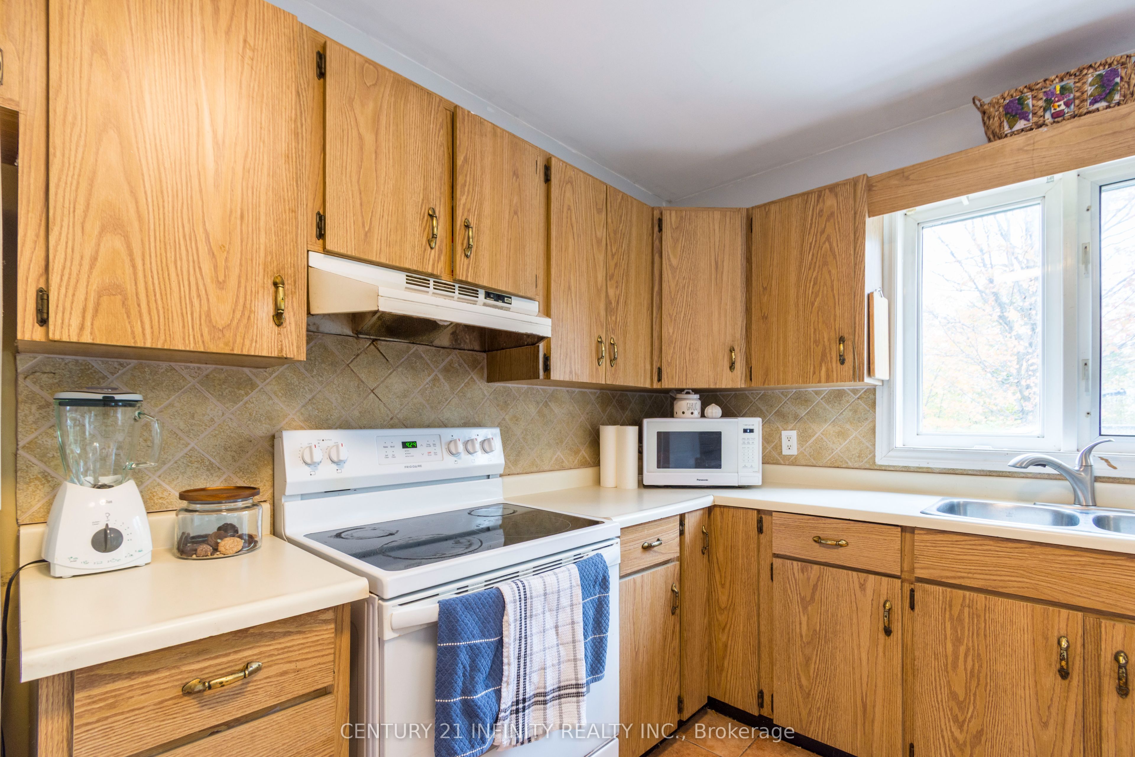 460 Pigden Road Property Photo 17