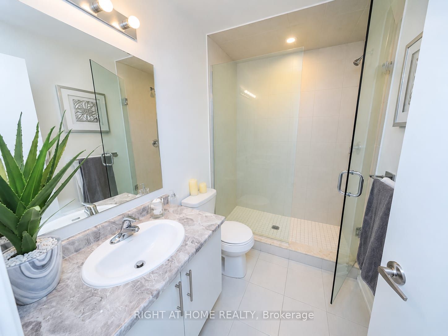 590 North Service Road 15 Property Photo 13