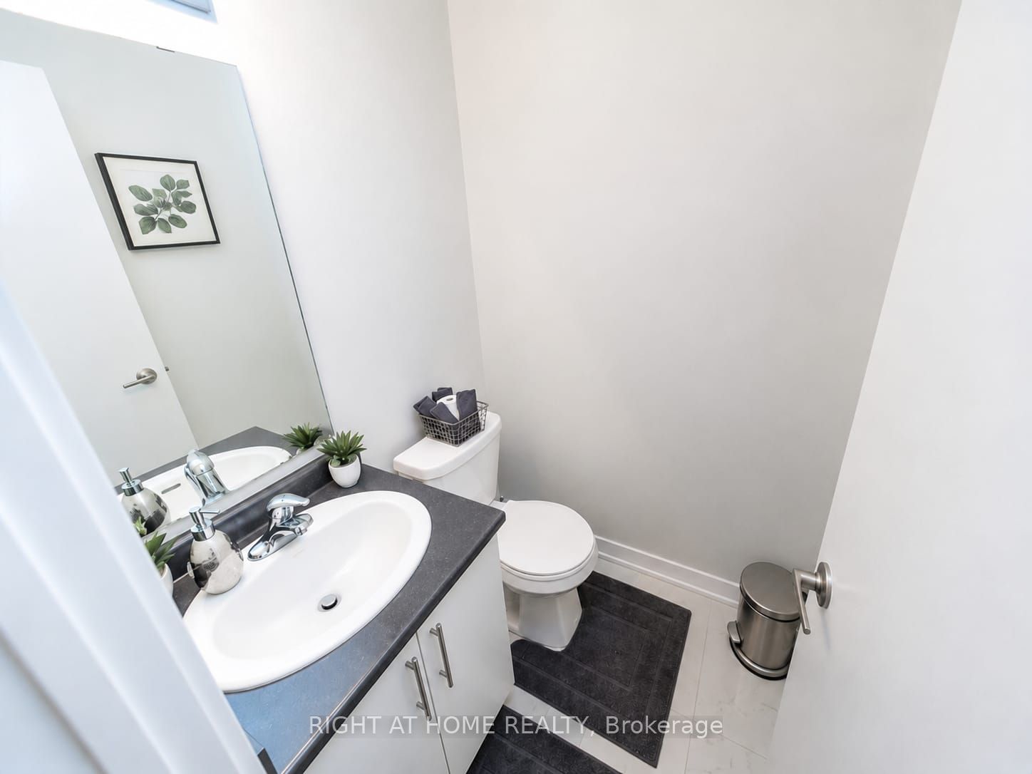 590 North Service Road 15 Property Photo 16