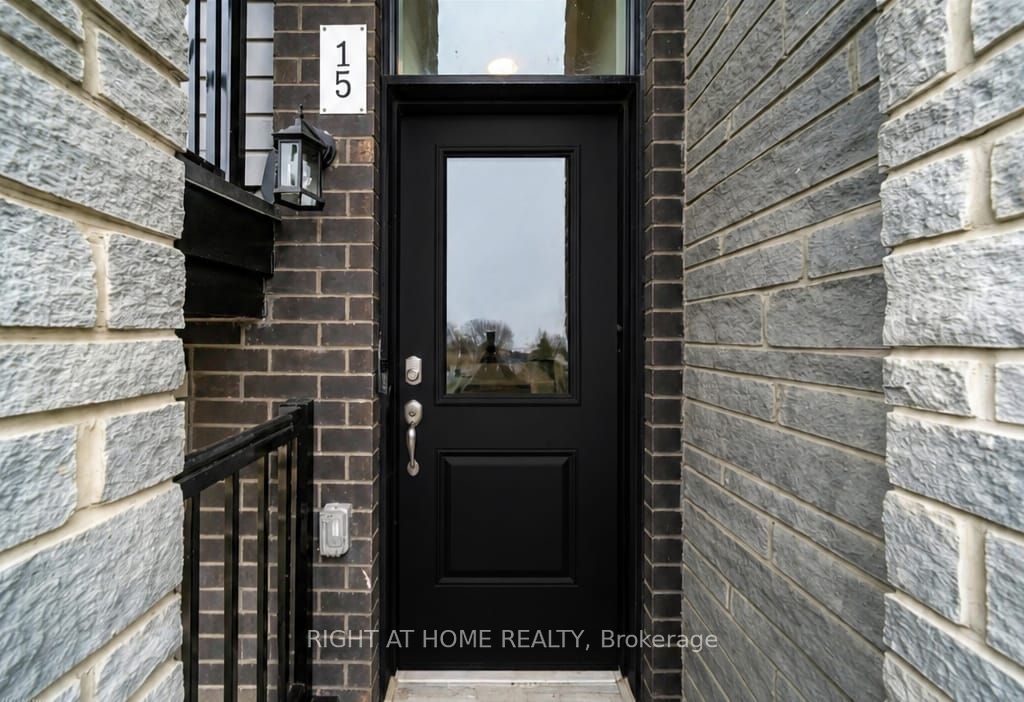 590 North Service Road 15 Property Photo 19