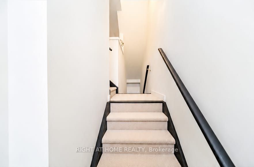 590 North Service Road 15 Property Photo 20