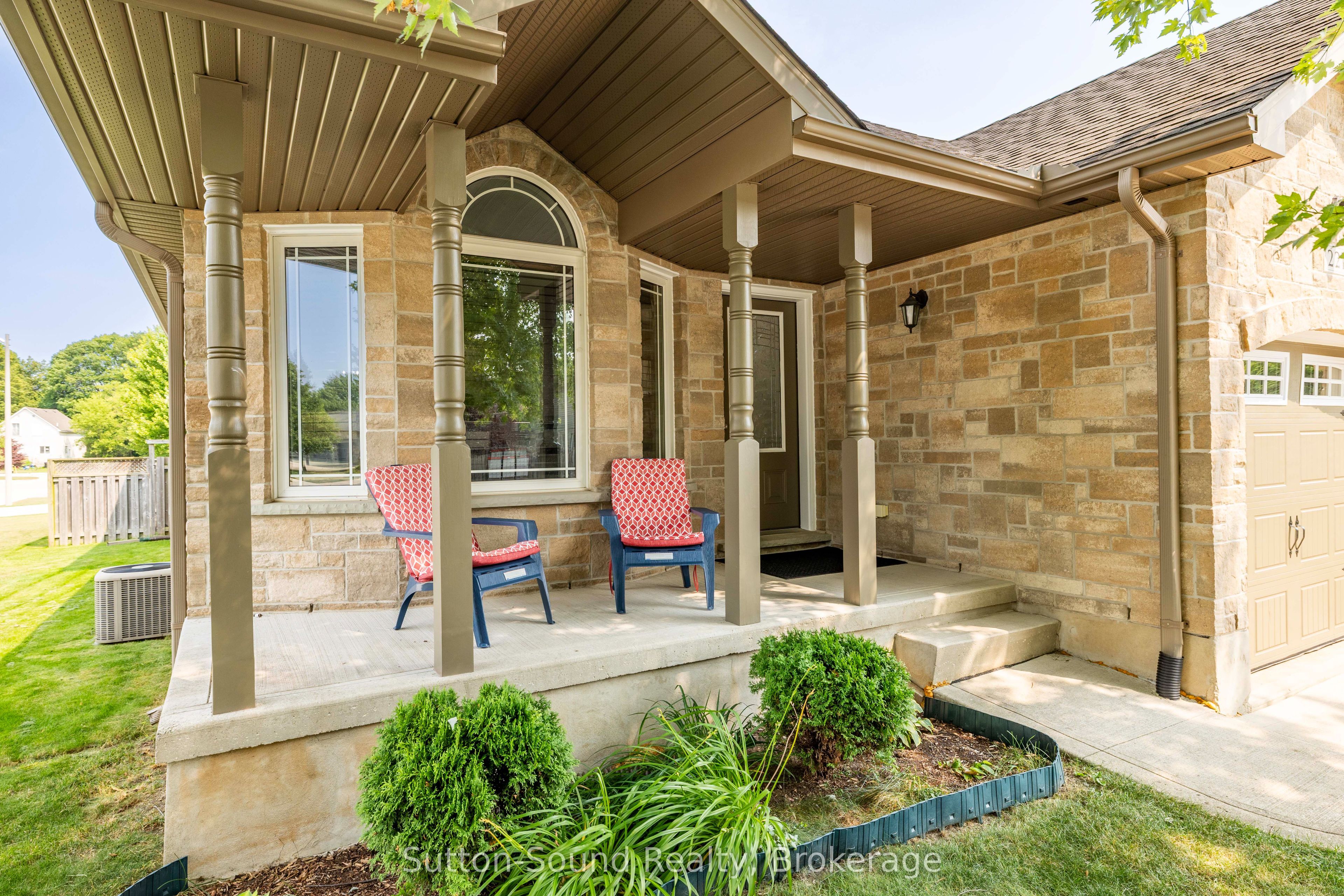 221 2nd Avenue W Property Photo 3