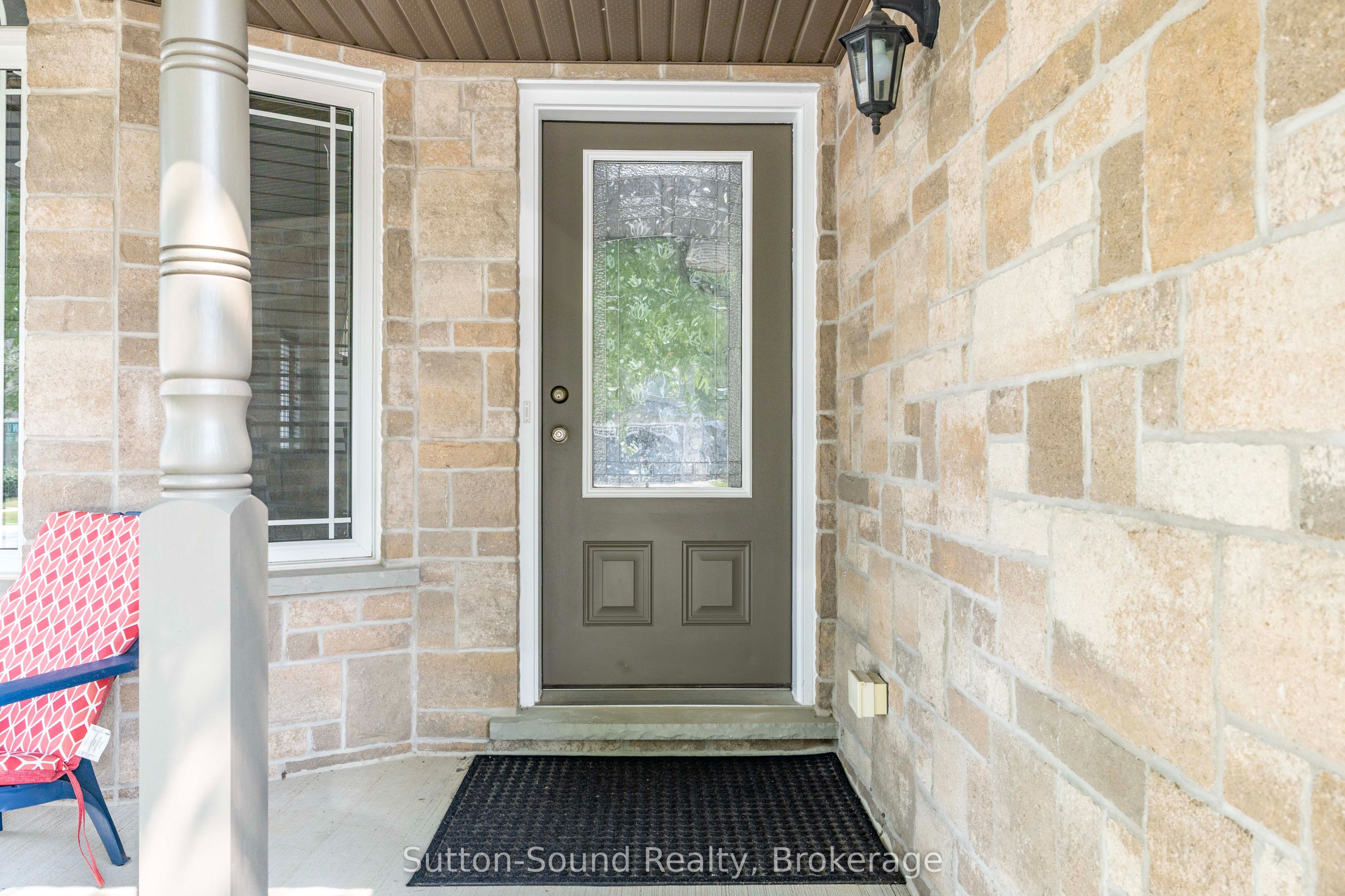 221 2nd Avenue W Property Photo 4