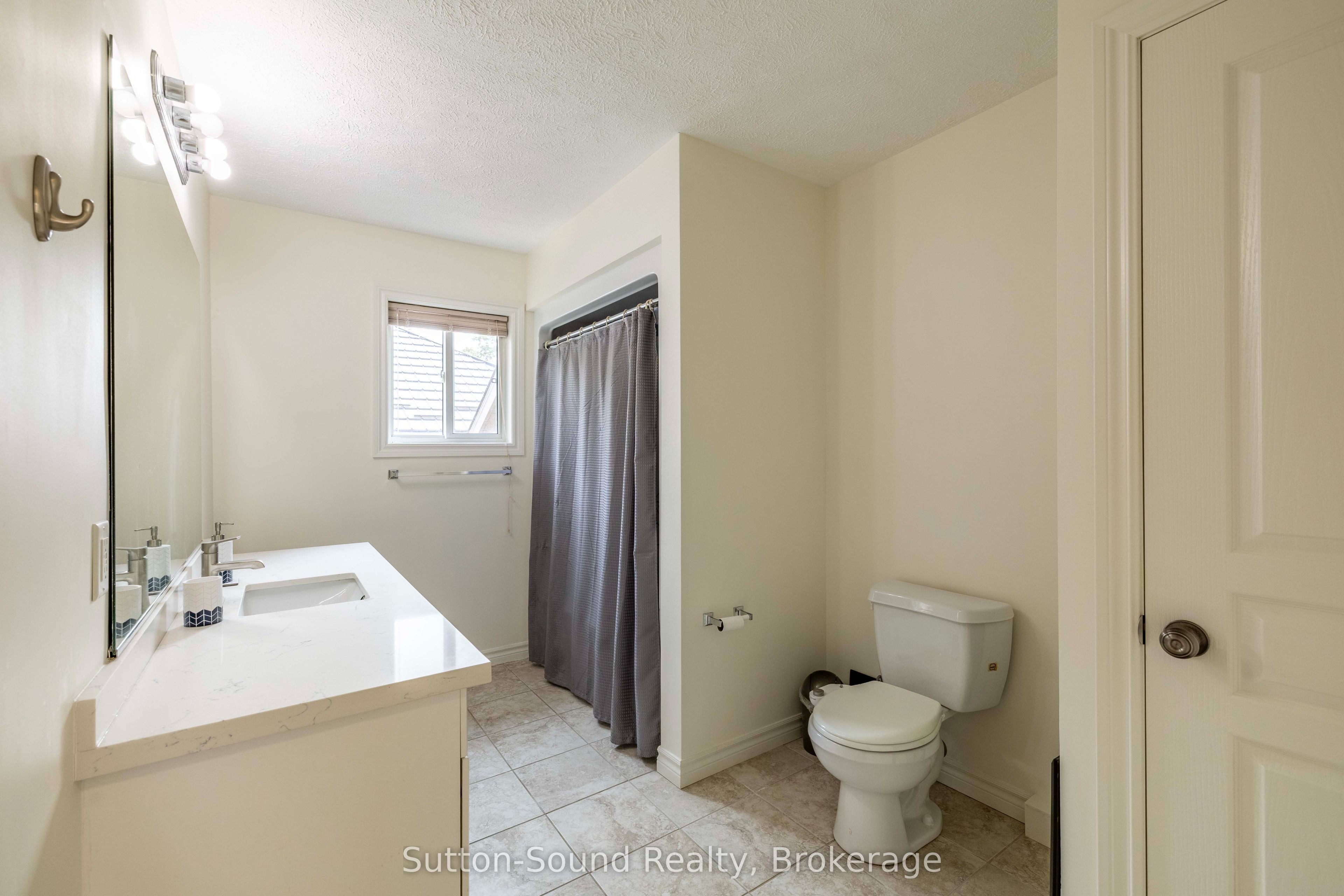 221 2nd Avenue W Property Photo 28