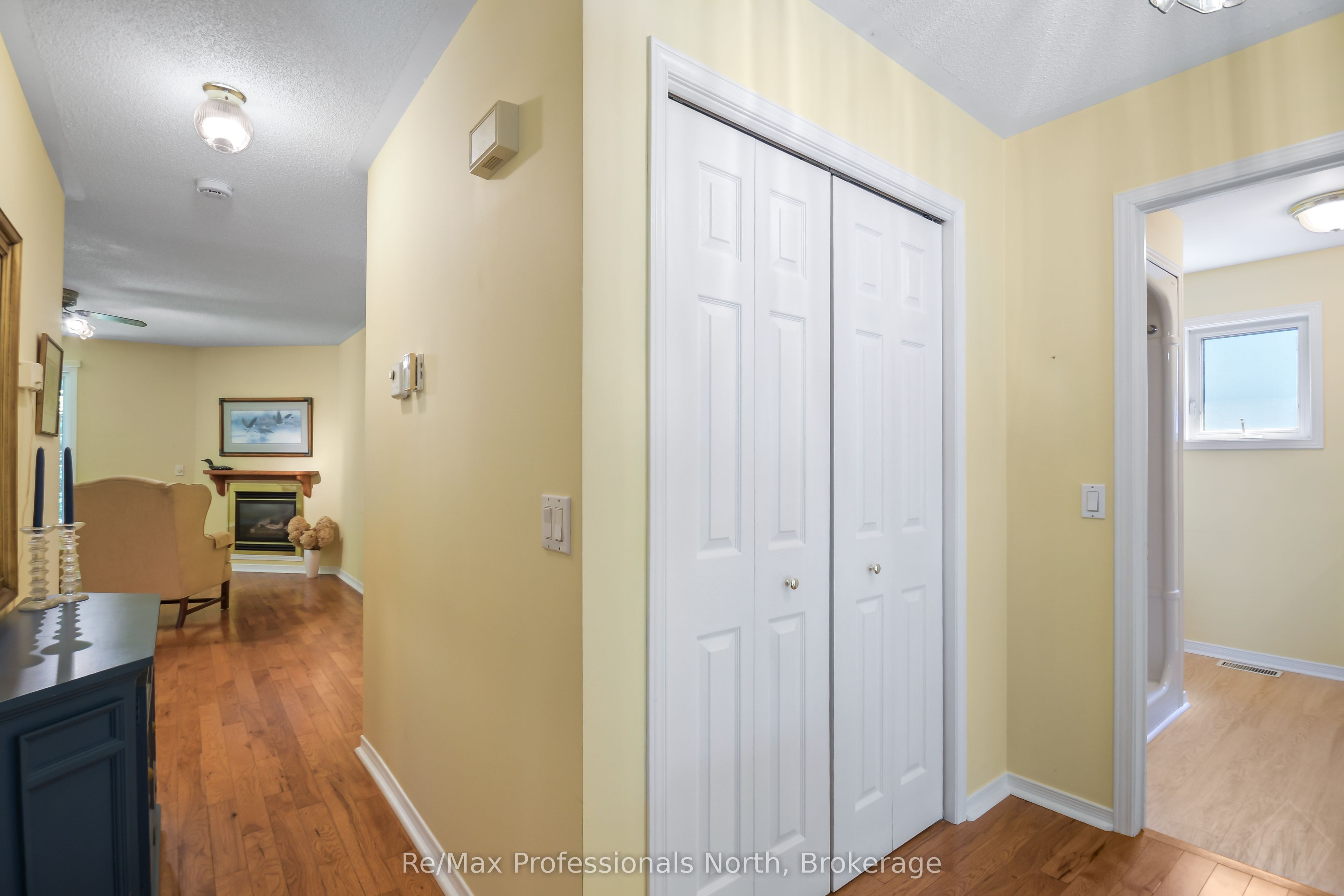 60 Pineridge Gate Property Photo 3