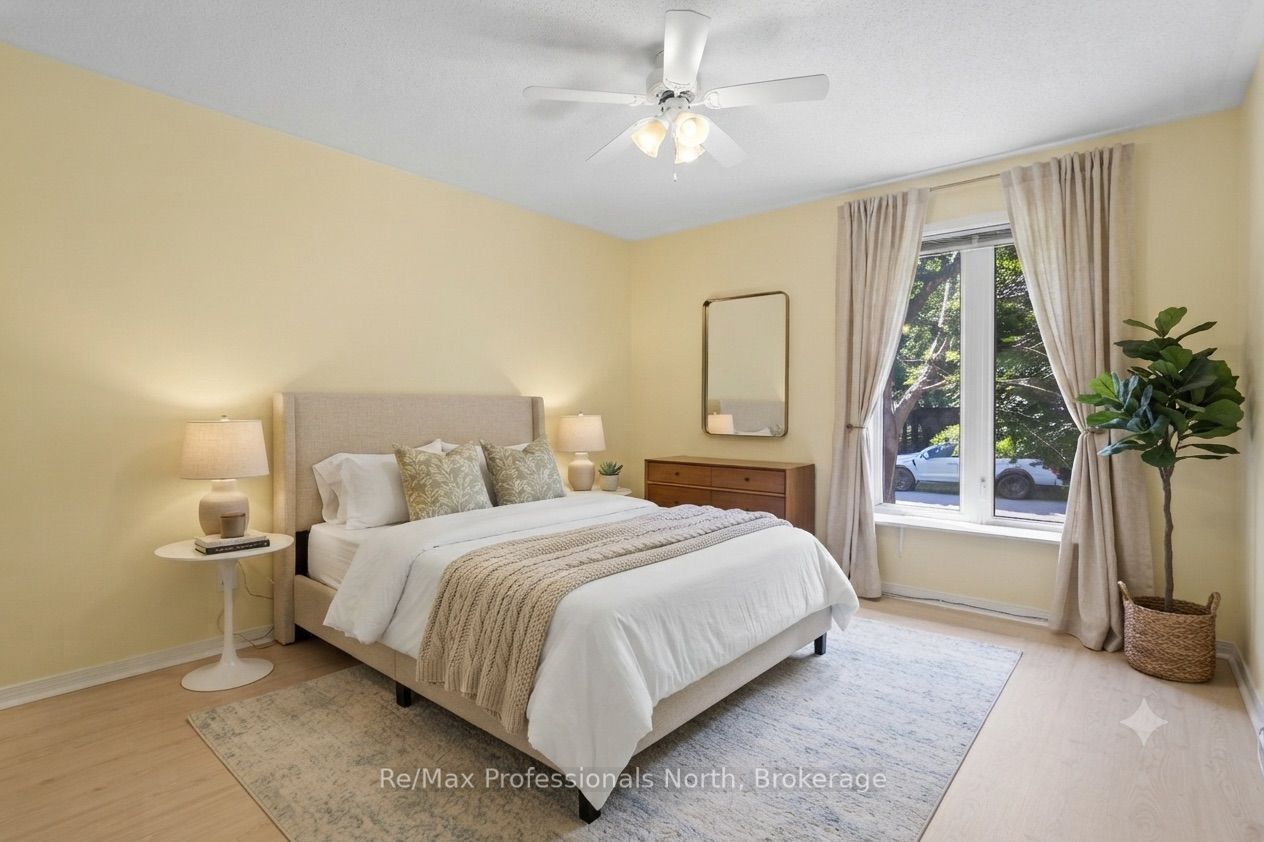 60 Pineridge Gate Property Photo 6