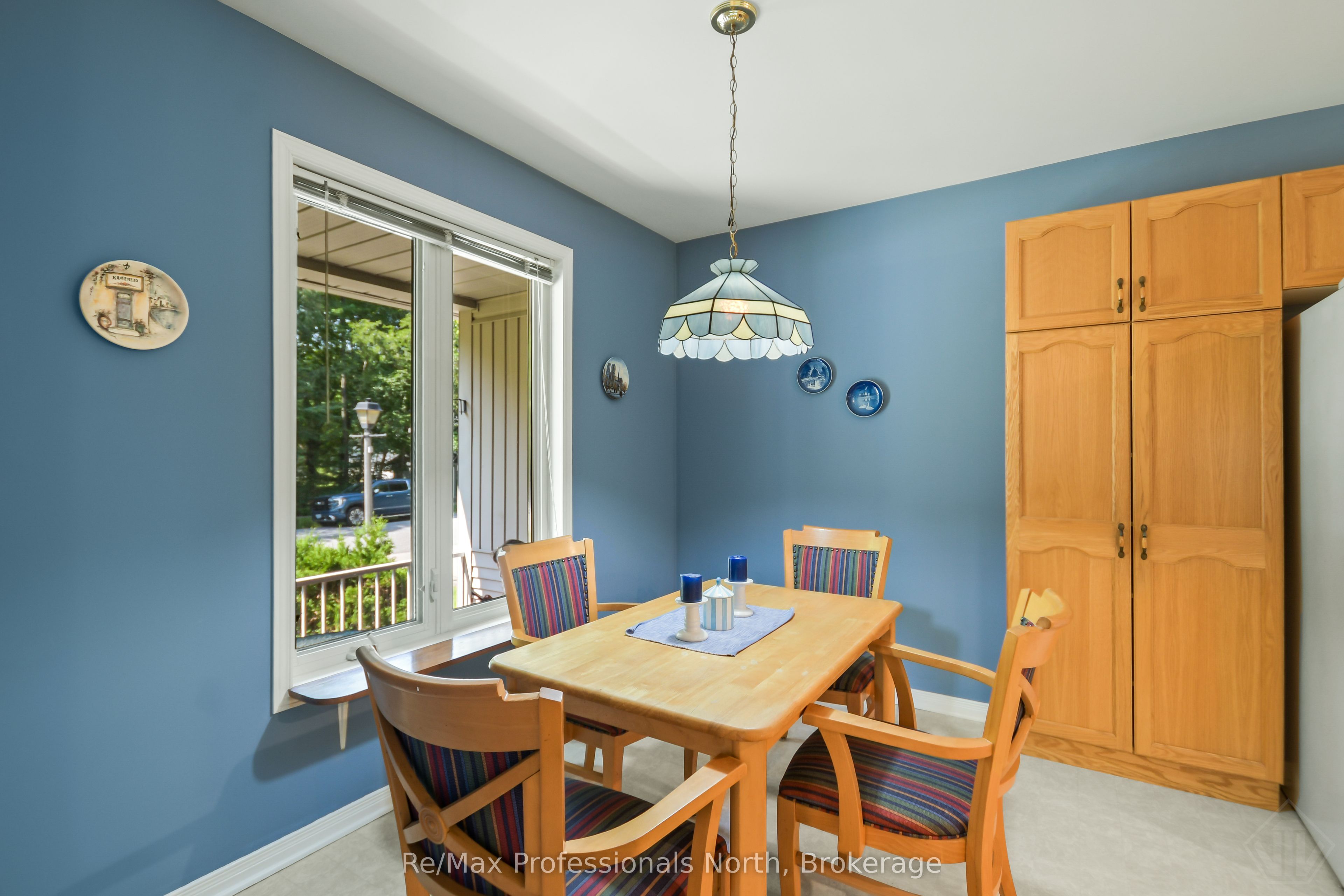 60 Pineridge Gate Property Photo 8