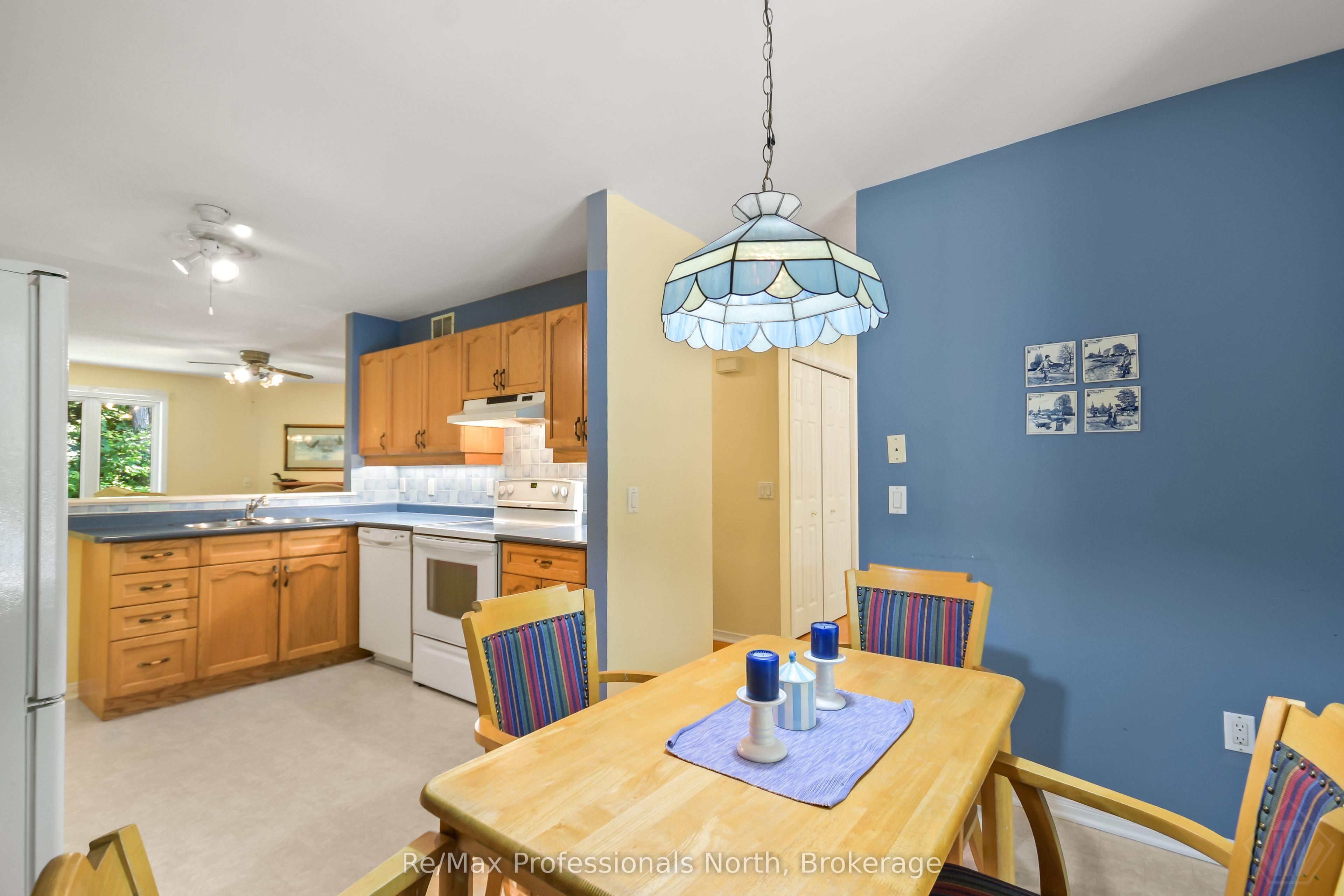 60 Pineridge Gate Property Photo 9