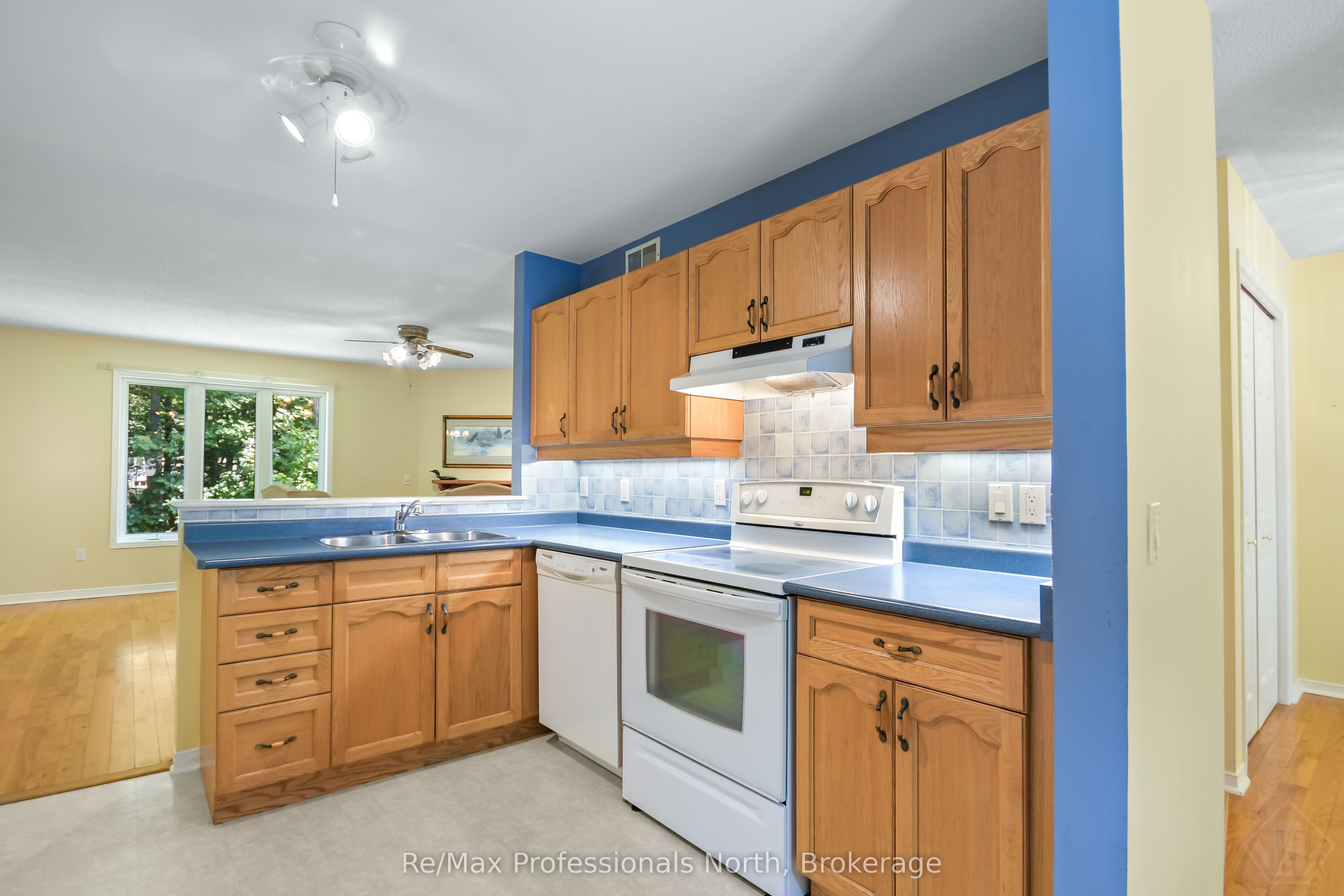 60 Pineridge Gate Property Photo 10