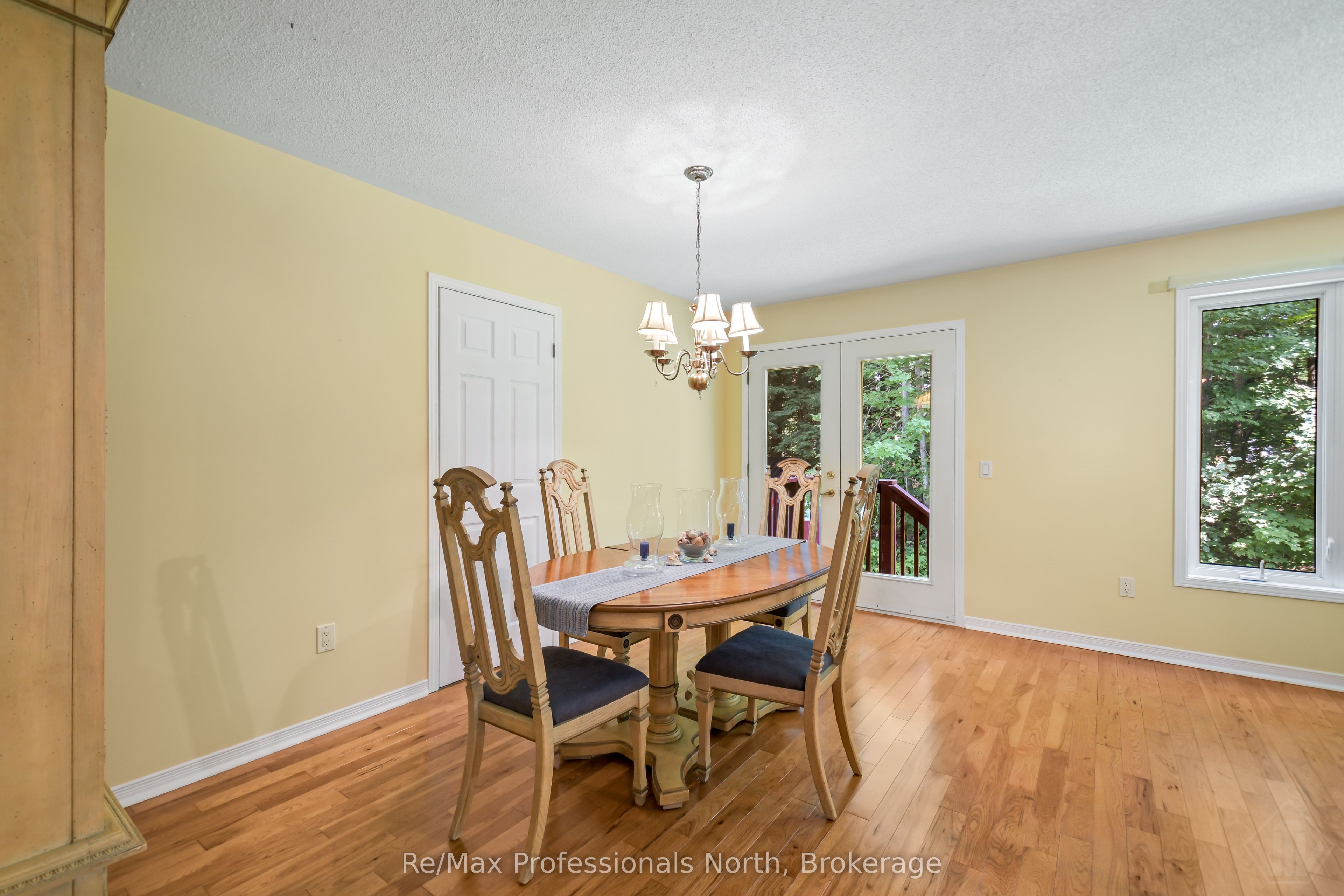 60 Pineridge Gate Property Photo 13