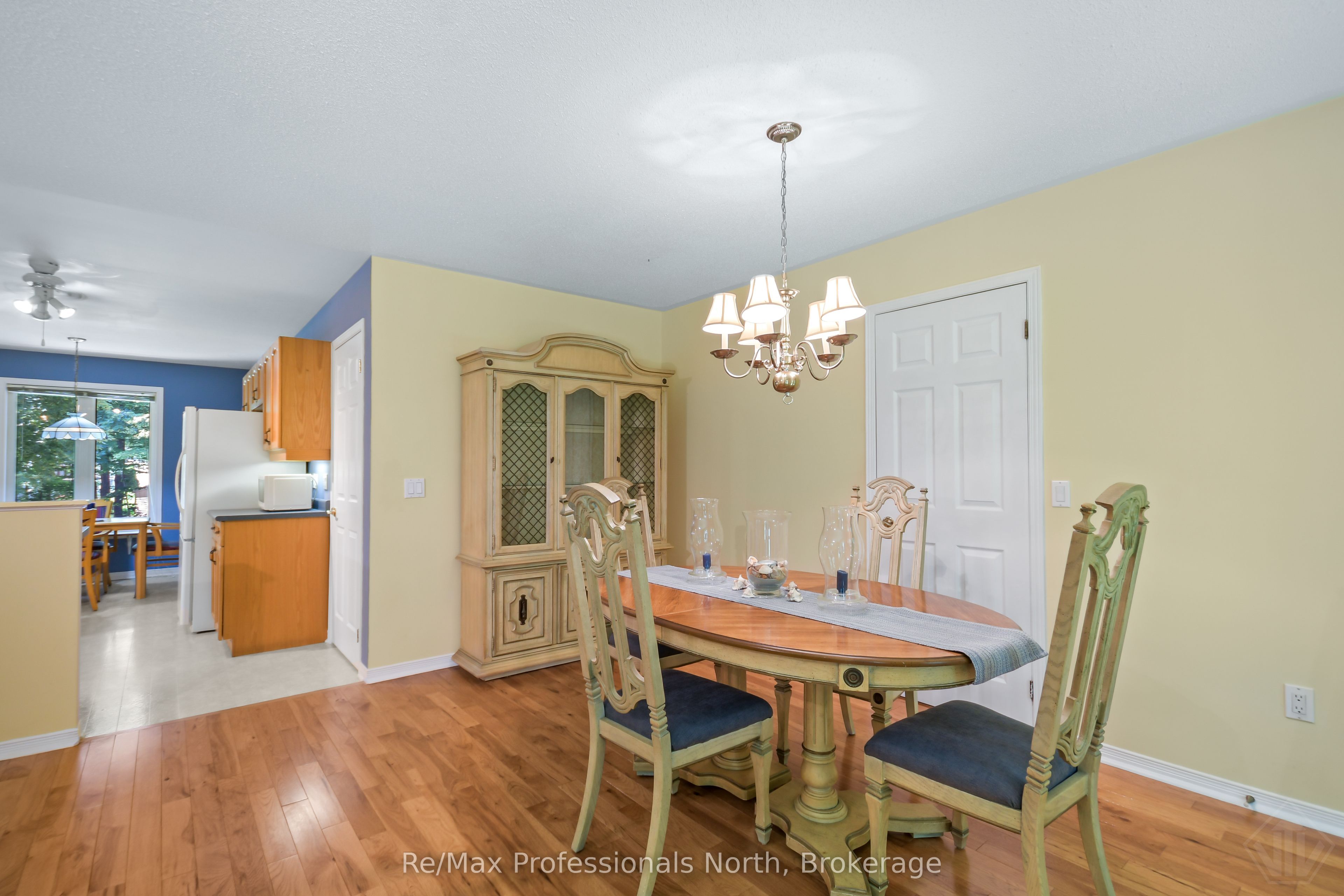 60 Pineridge Gate Property Photo 14
