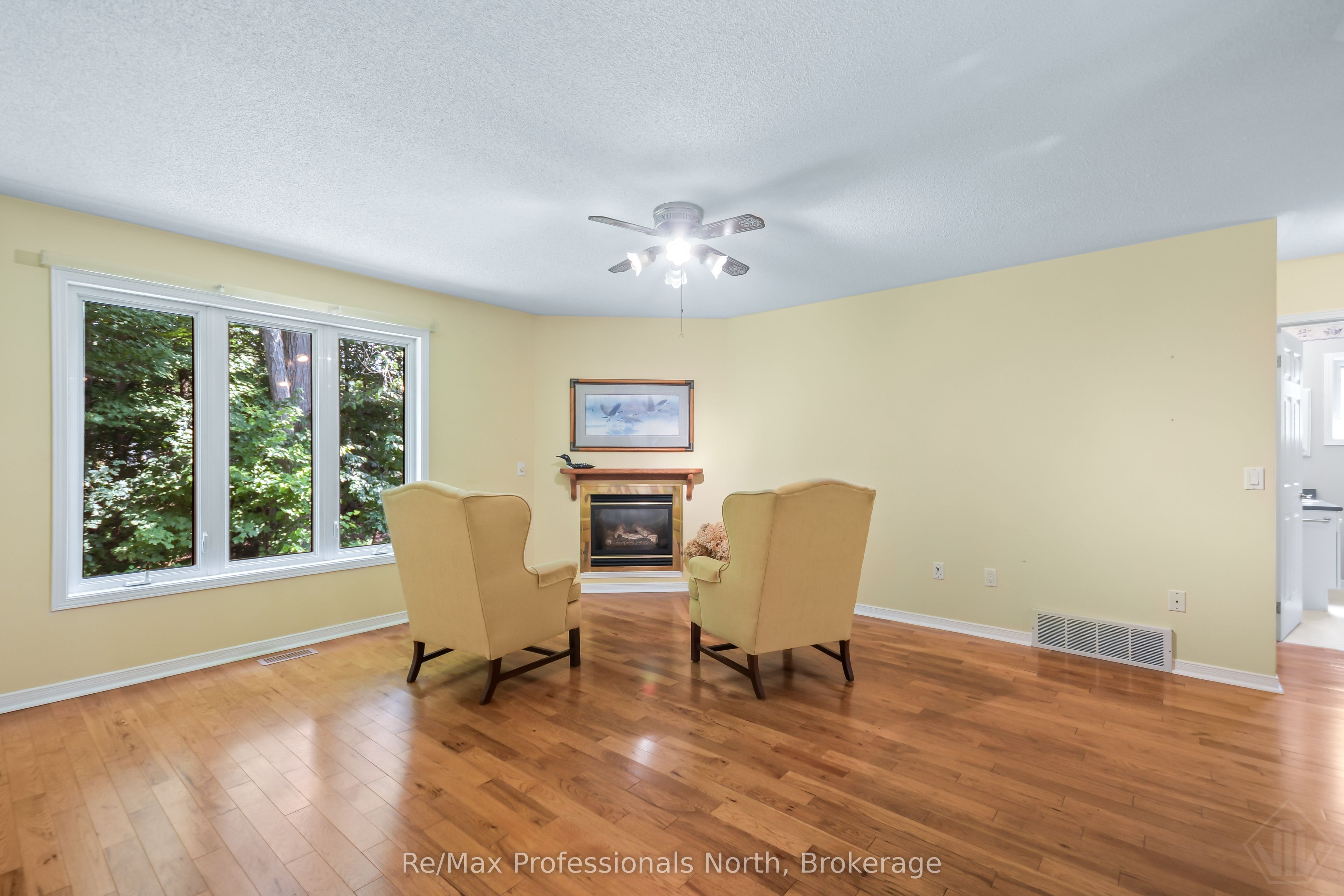 60 Pineridge Gate Property Photo 16