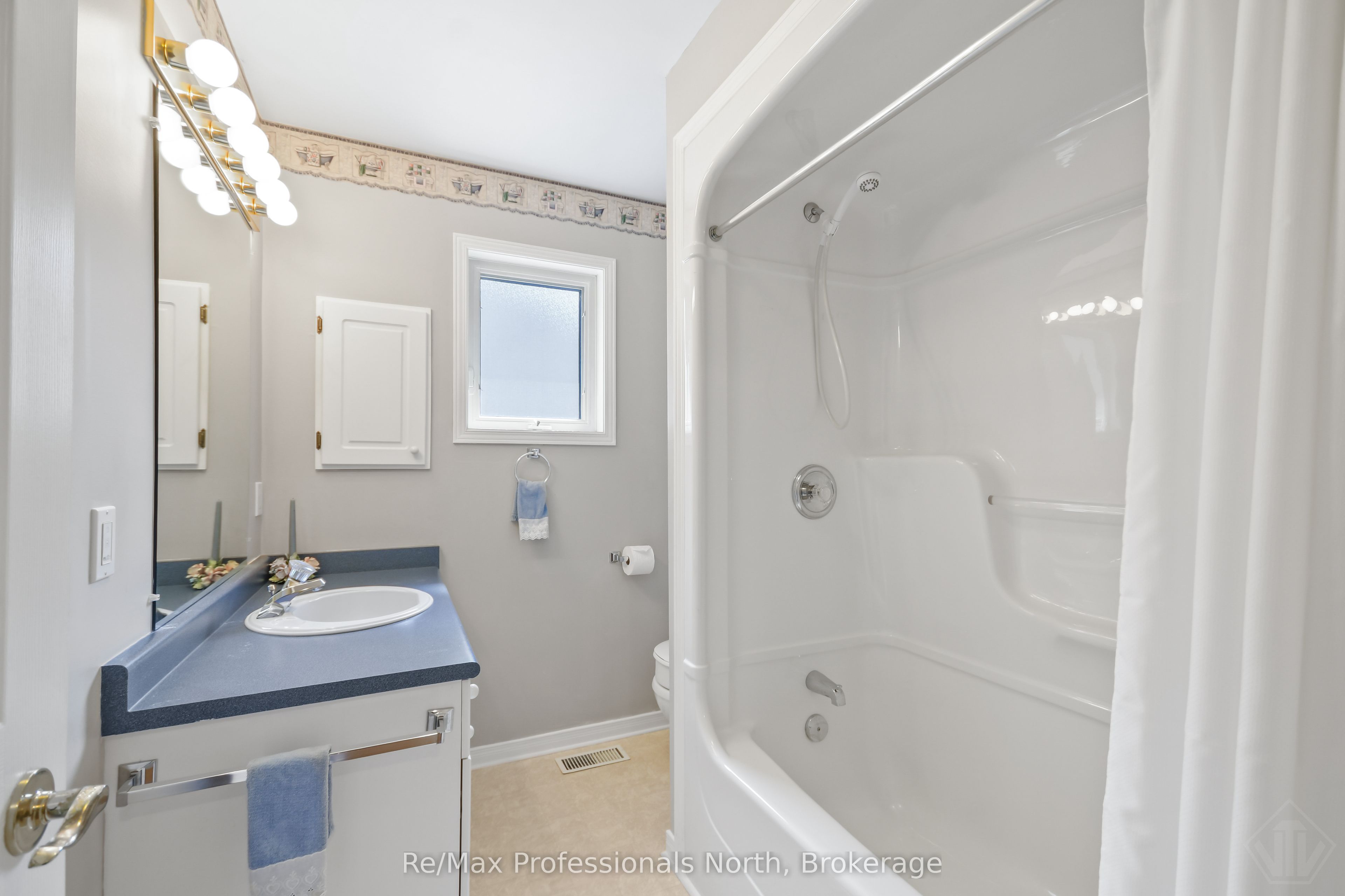 60 Pineridge Gate Property Photo 19