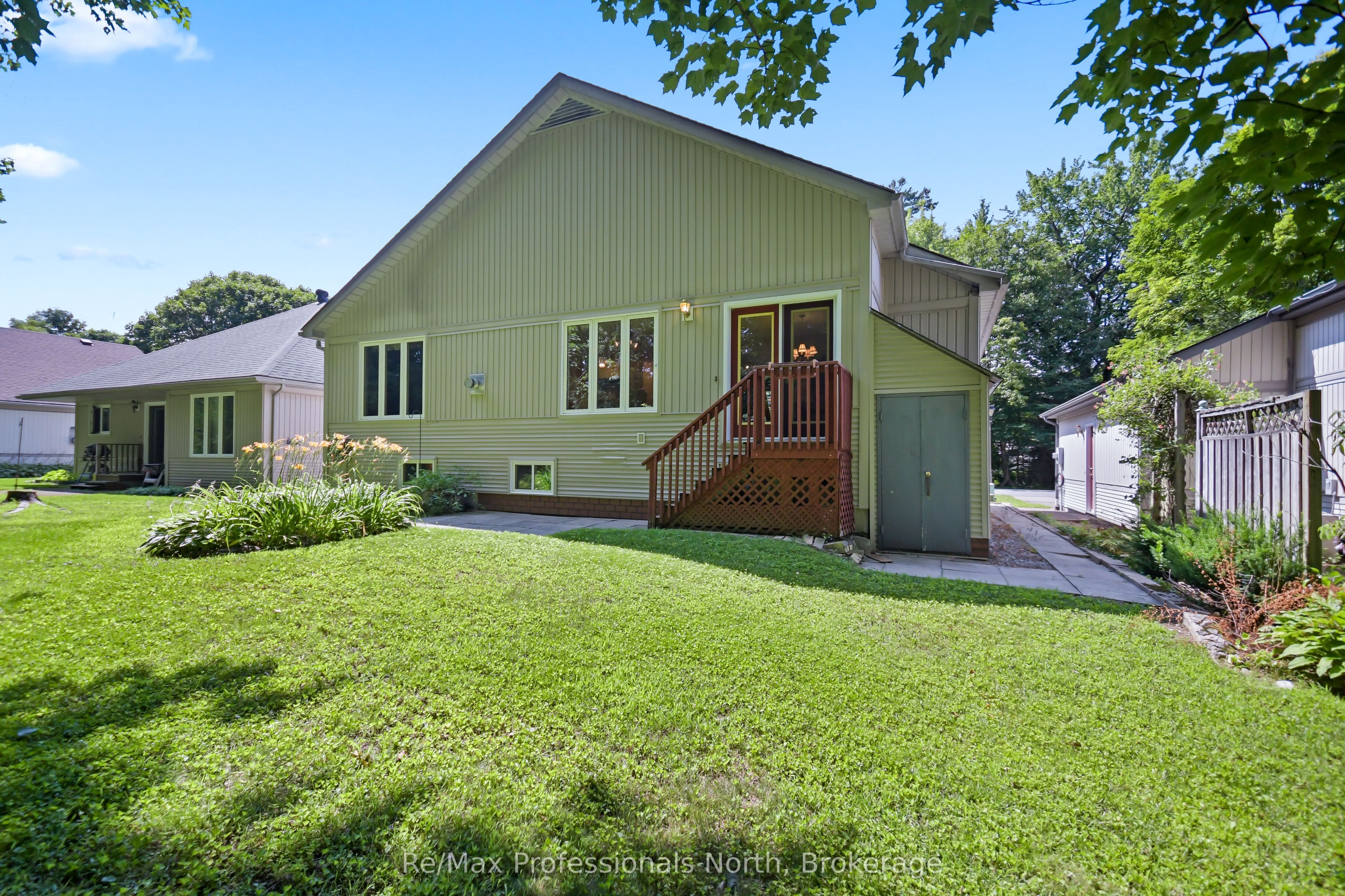 60 Pineridge Gate Property Photo 34