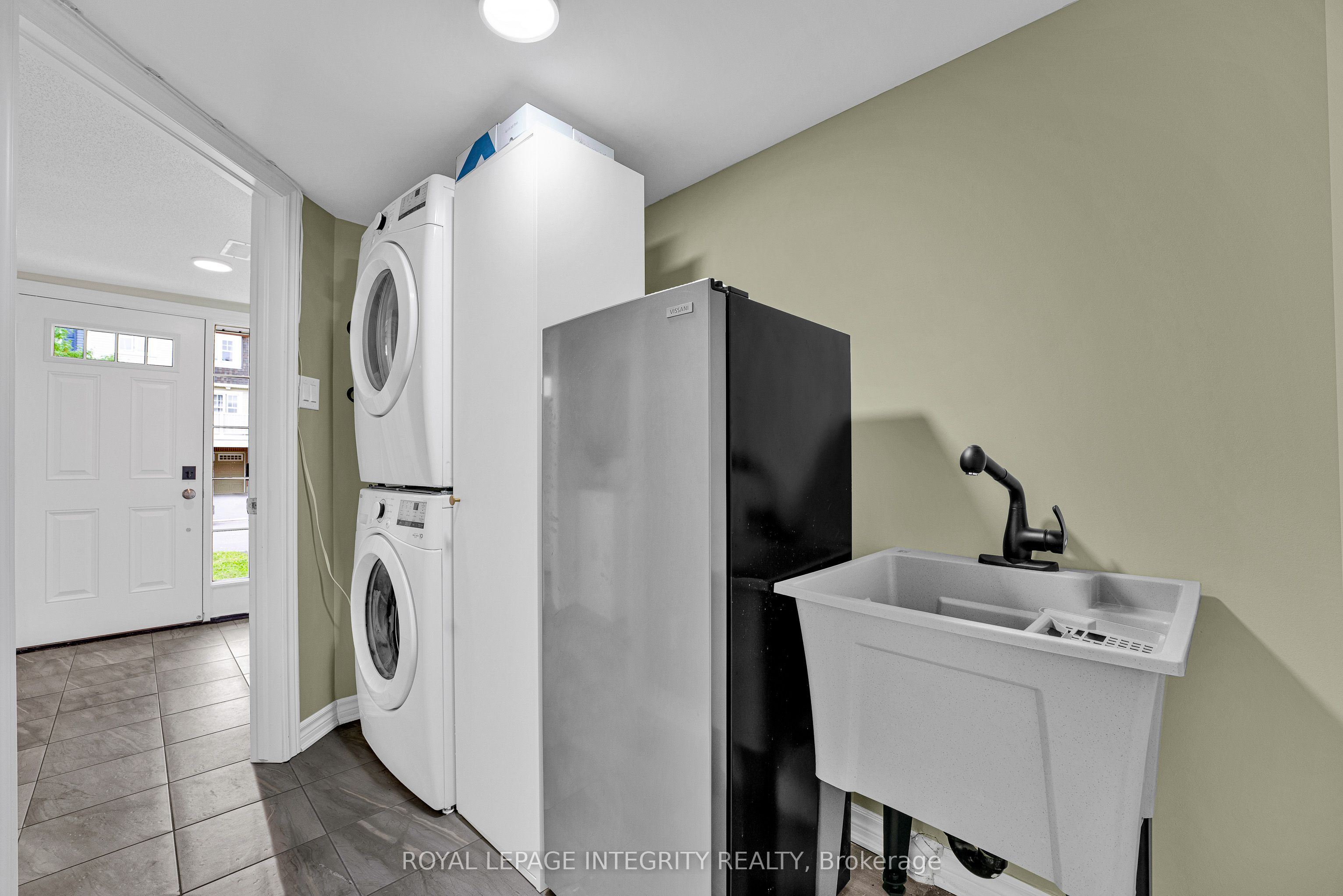 338 Pumpkinseed Crescent Property Photo 5