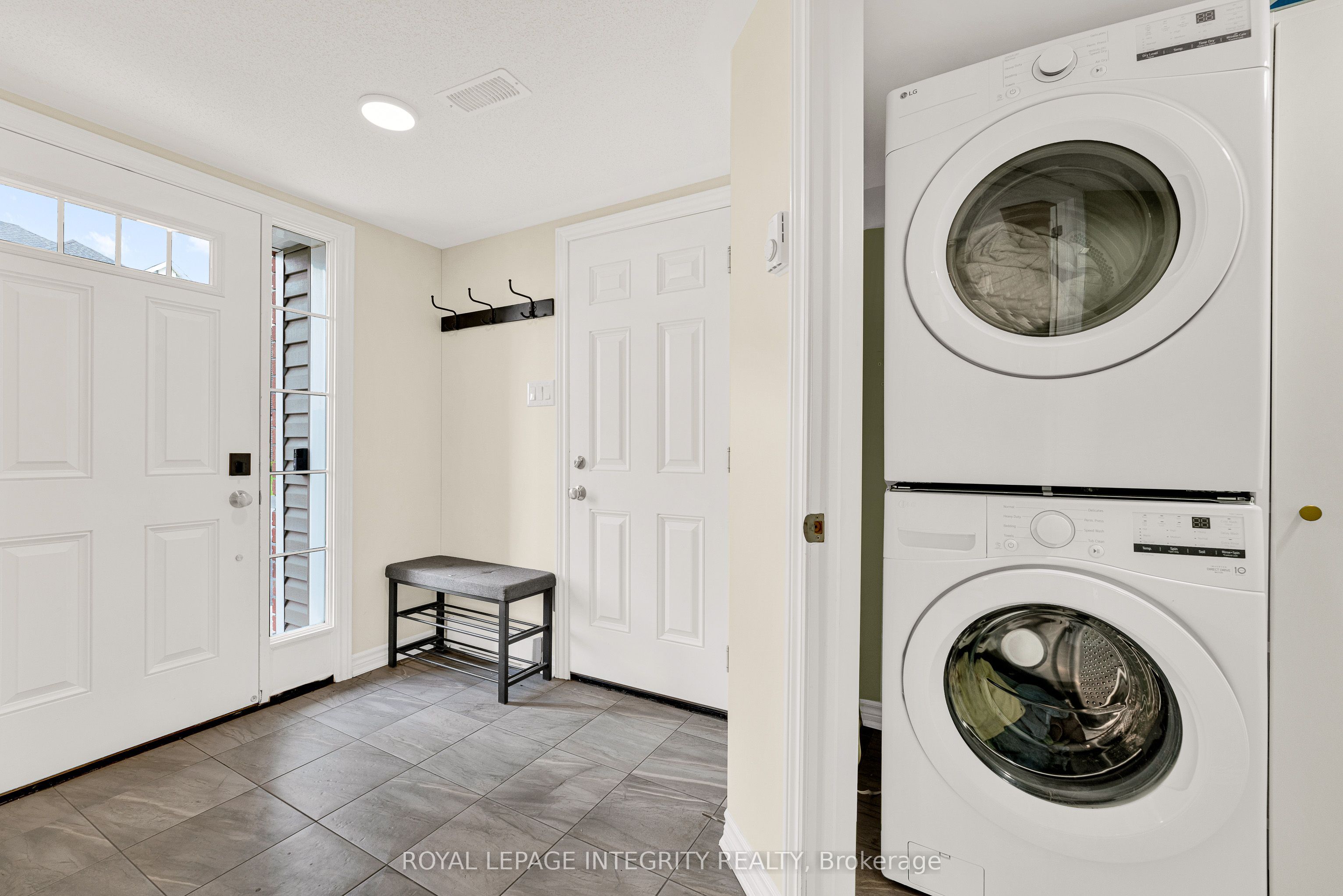 338 Pumpkinseed Crescent Property Photo 6