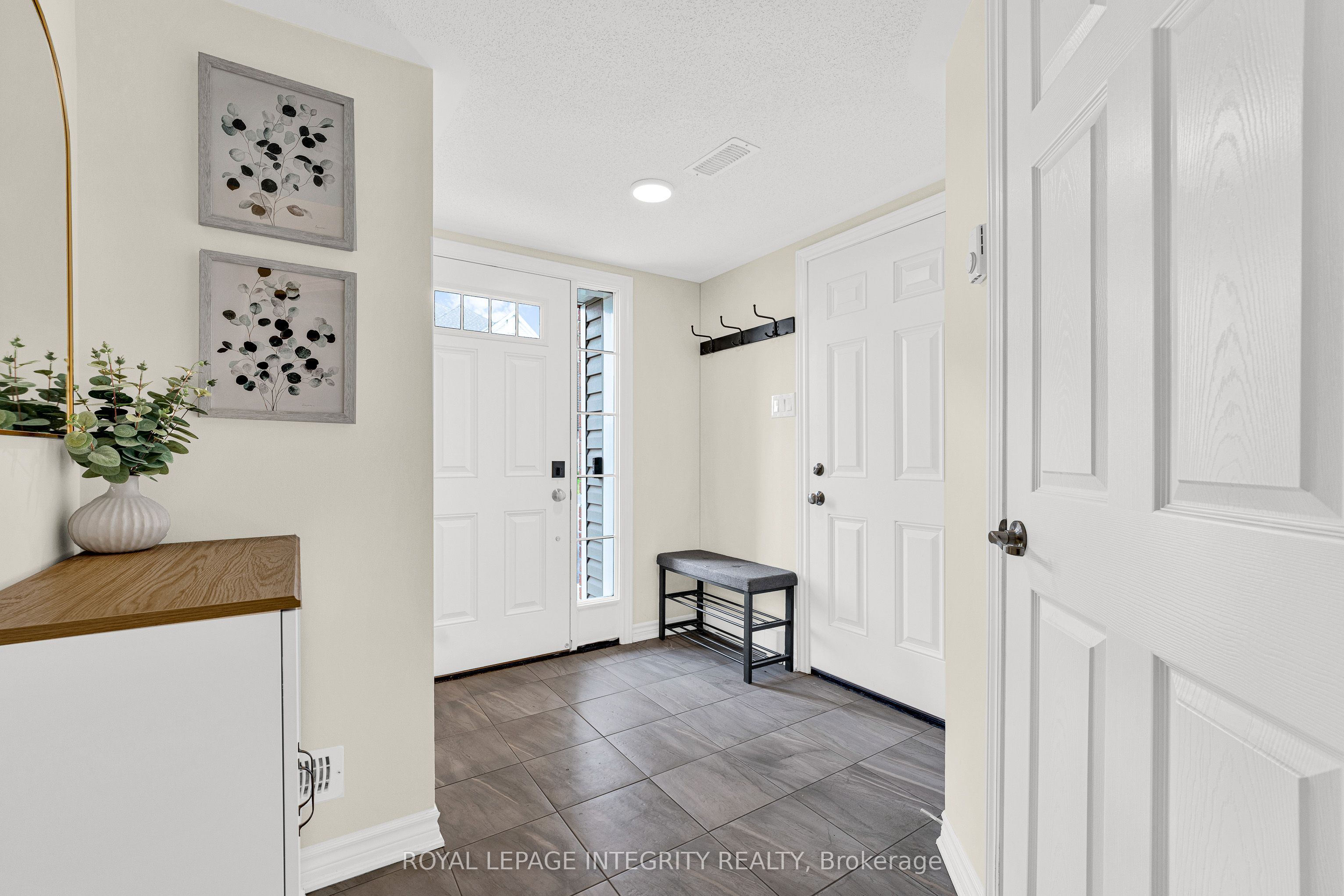 338 Pumpkinseed Crescent Property Photo 8