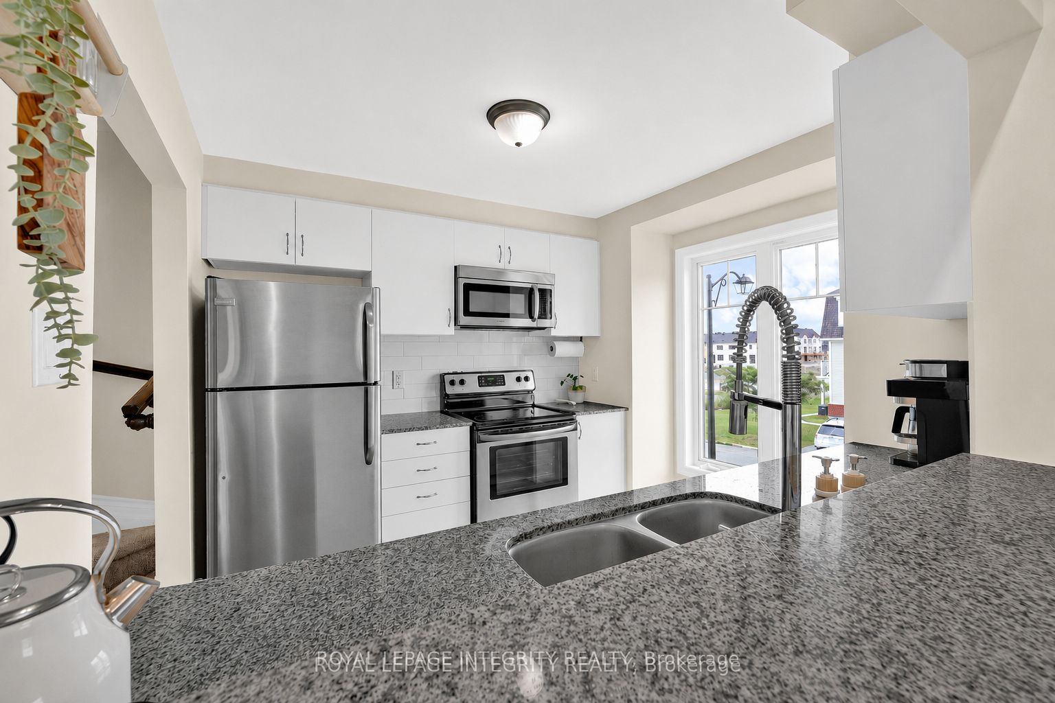 338 Pumpkinseed Crescent Property Photo 12