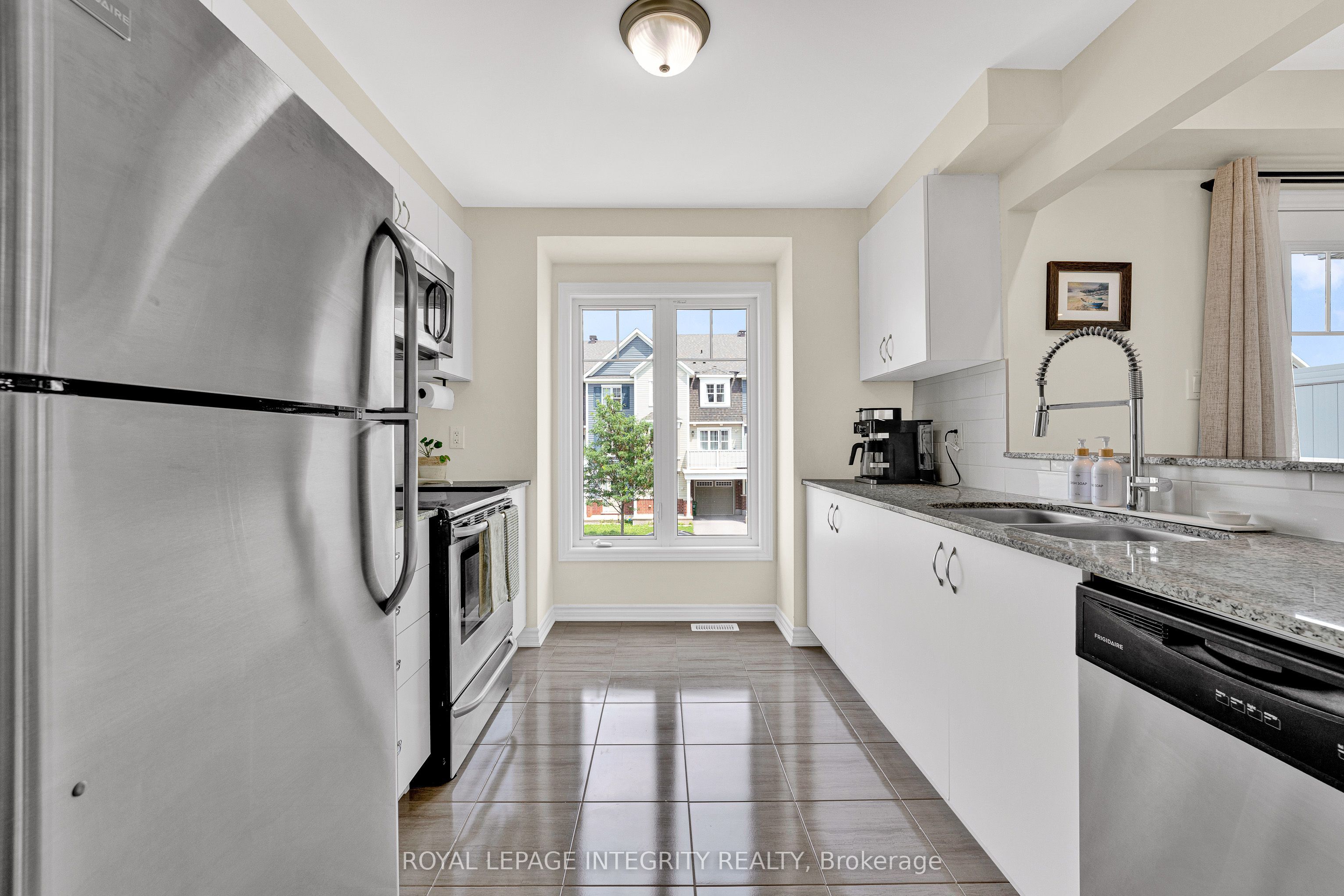 338 Pumpkinseed Crescent Property Photo 13