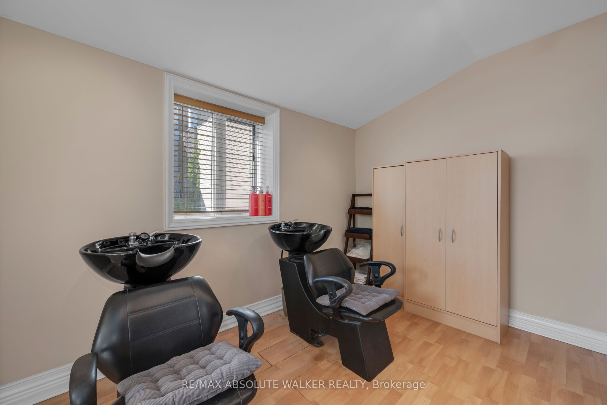 383 Danforth Avenue Property Photo 15