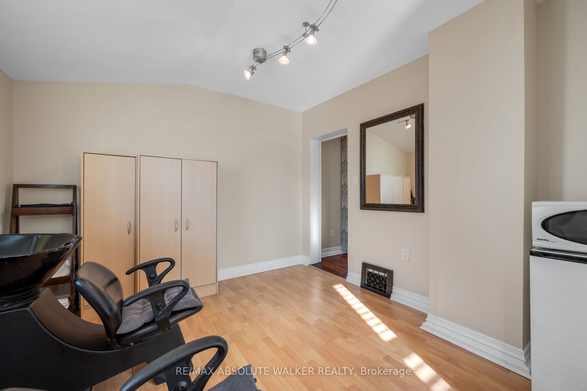 383 Danforth Avenue Property Photo 16